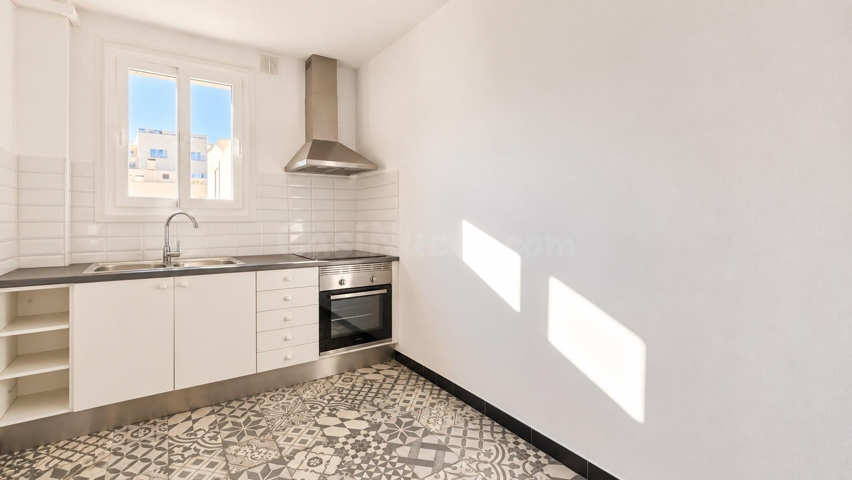 Piso con dos terrazas privadas y mucho carácter en Archiduqu - foto 3