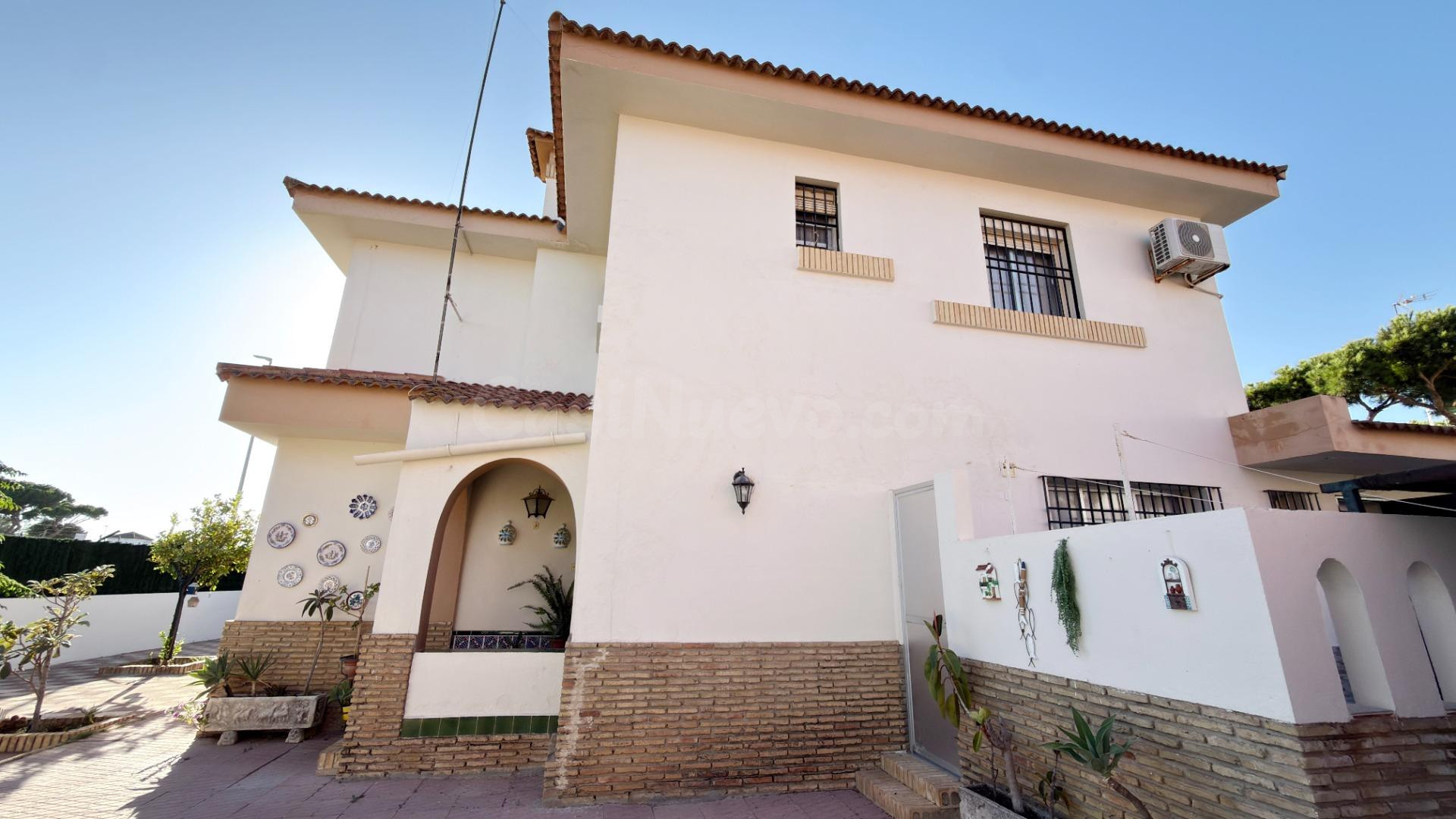 ESPECTACULAR CHALET DE ESQUINA EN URBASUR (Isla Cristina, Huelva) - foto 3