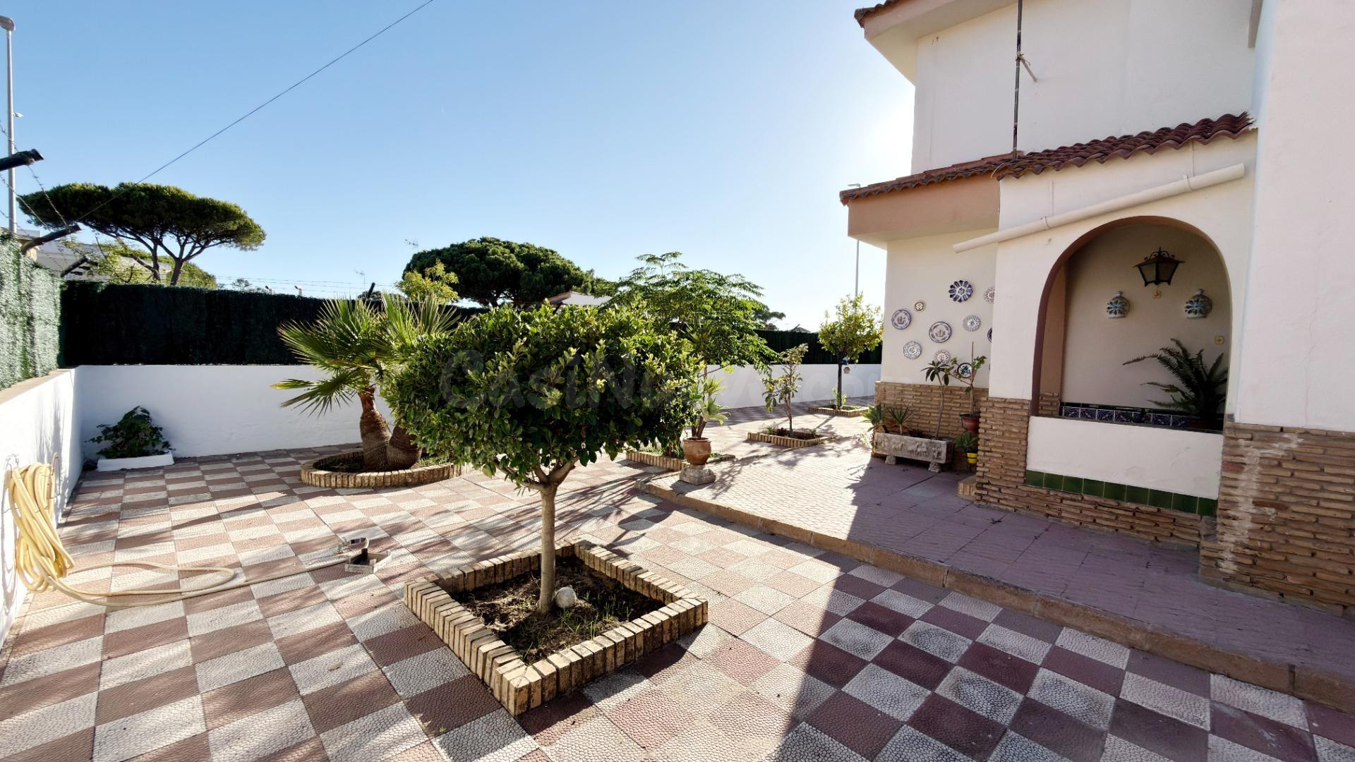 ESPECTACULAR CHALET DE ESQUINA EN URBASUR (Isla Cristina, Huelva) - foto 4