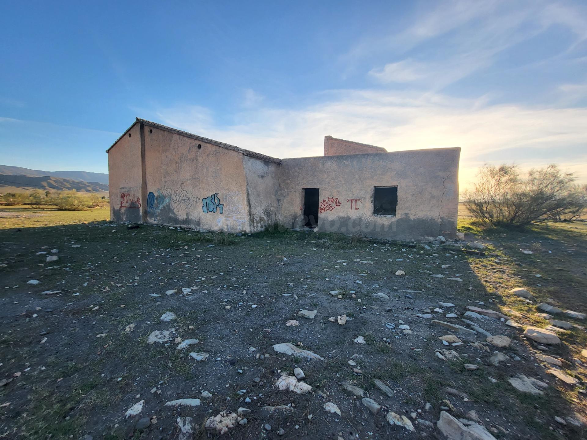SE VENDE PARCELA EN TABERNAS CON CORTIJO PARA REFORMAR - foto 5