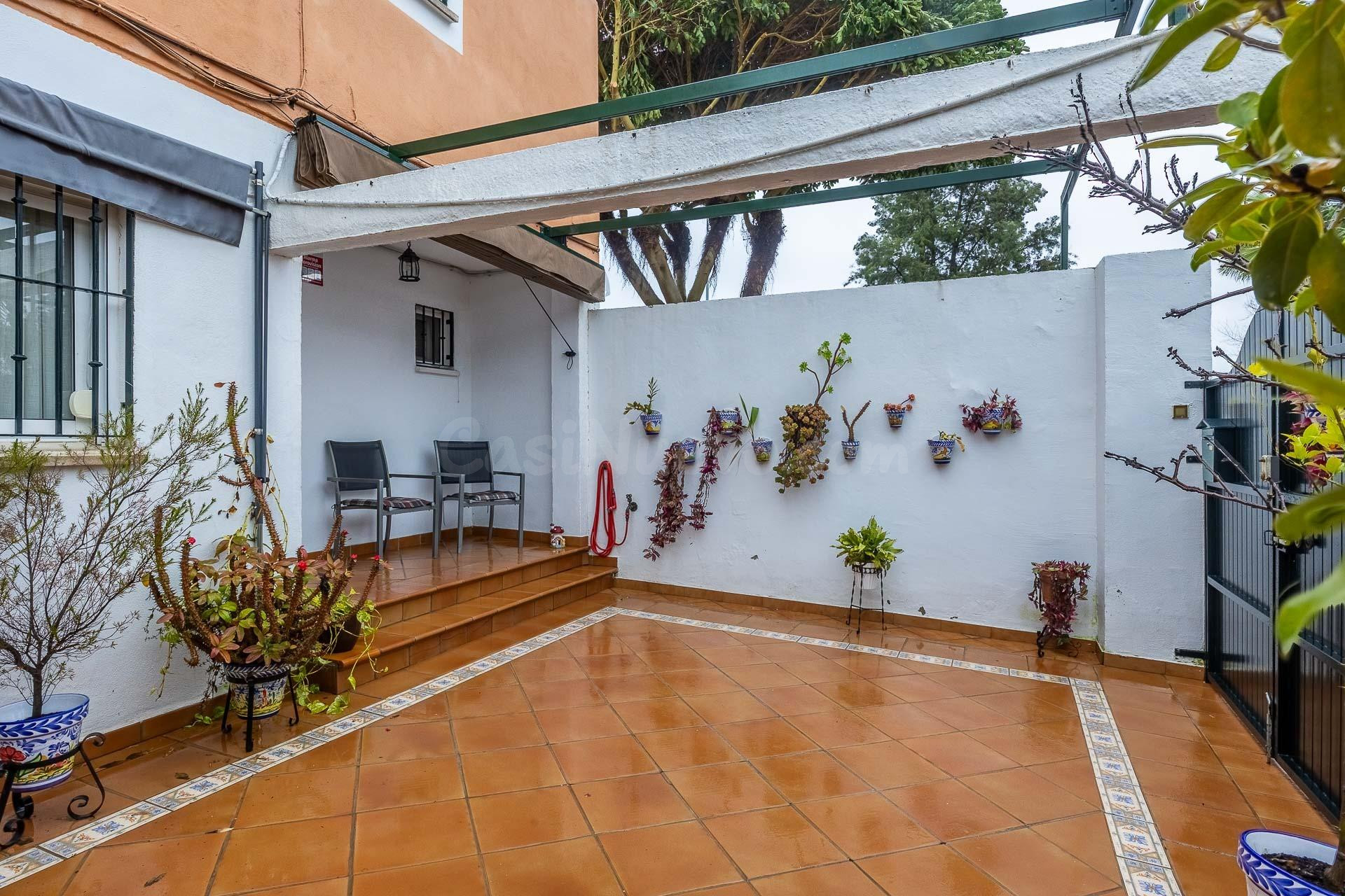Adosado de Esquina en La Motilla: Espacio, Luz y Confort - foto 3