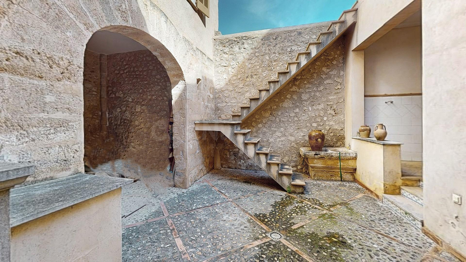Casa mallorquina con historia en el corazón de Sineu - foto 2