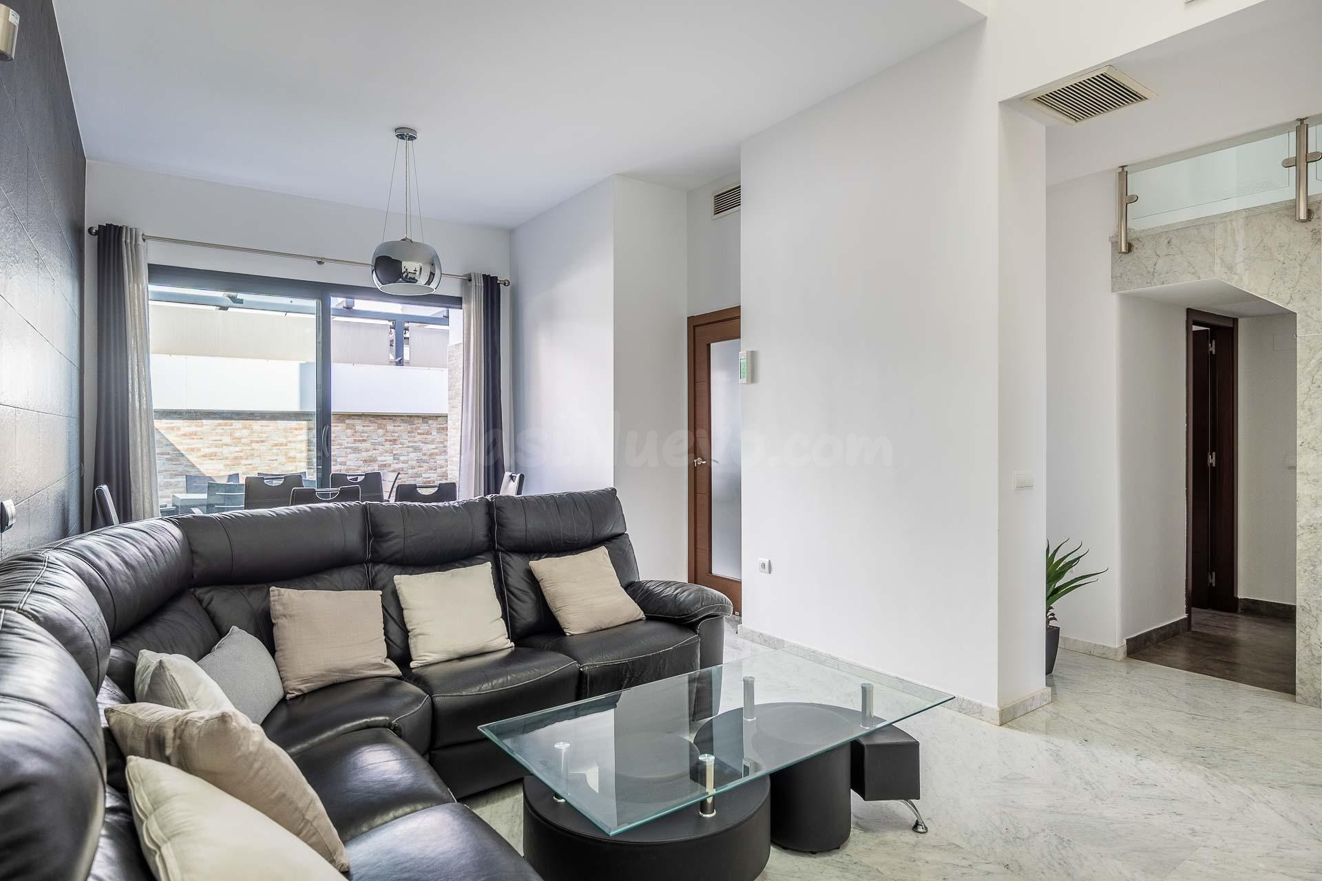 Chalet adosado de diseño en zona Av. de España - foto 3