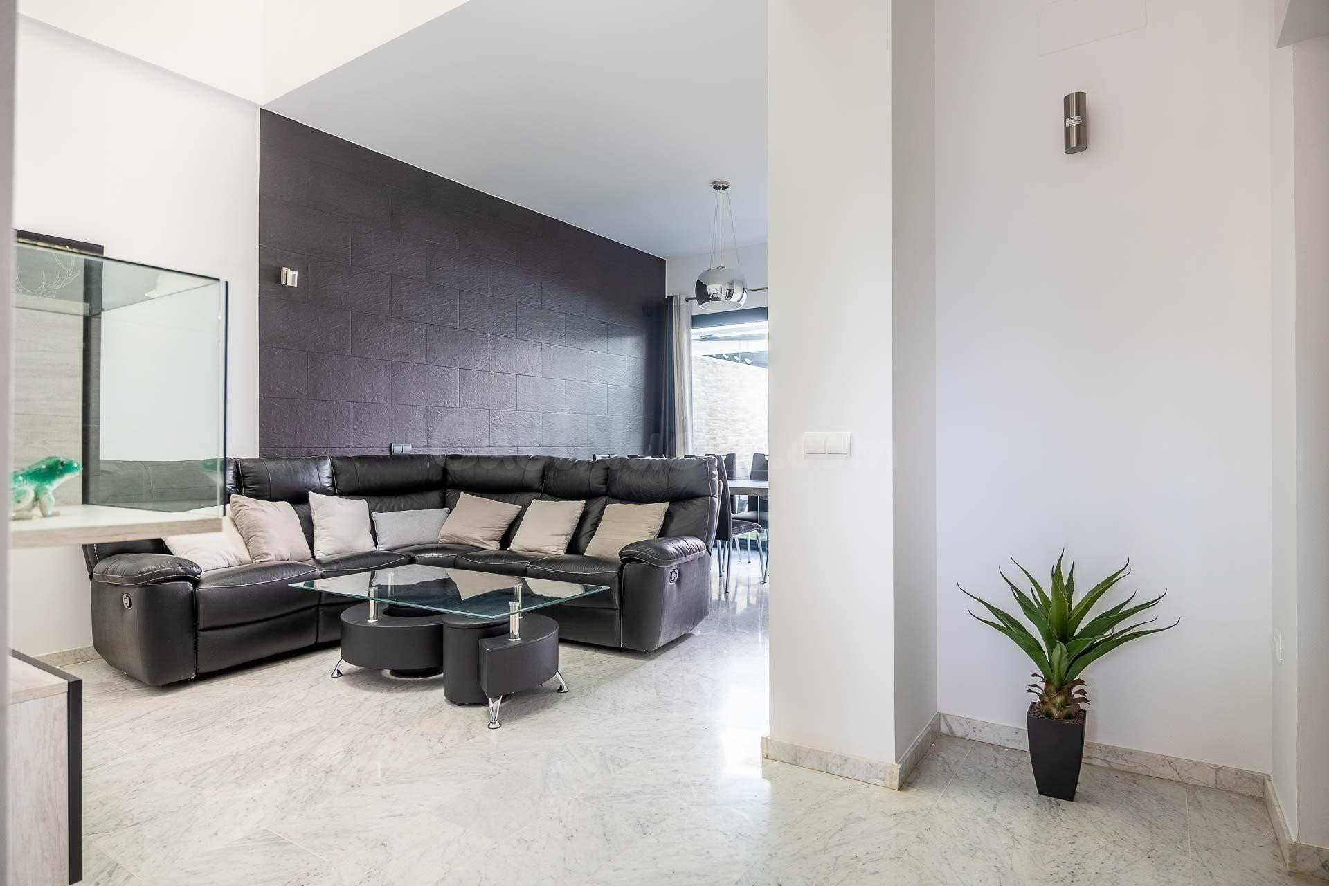 Chalet adosado de diseño en zona Av. de España - foto 4