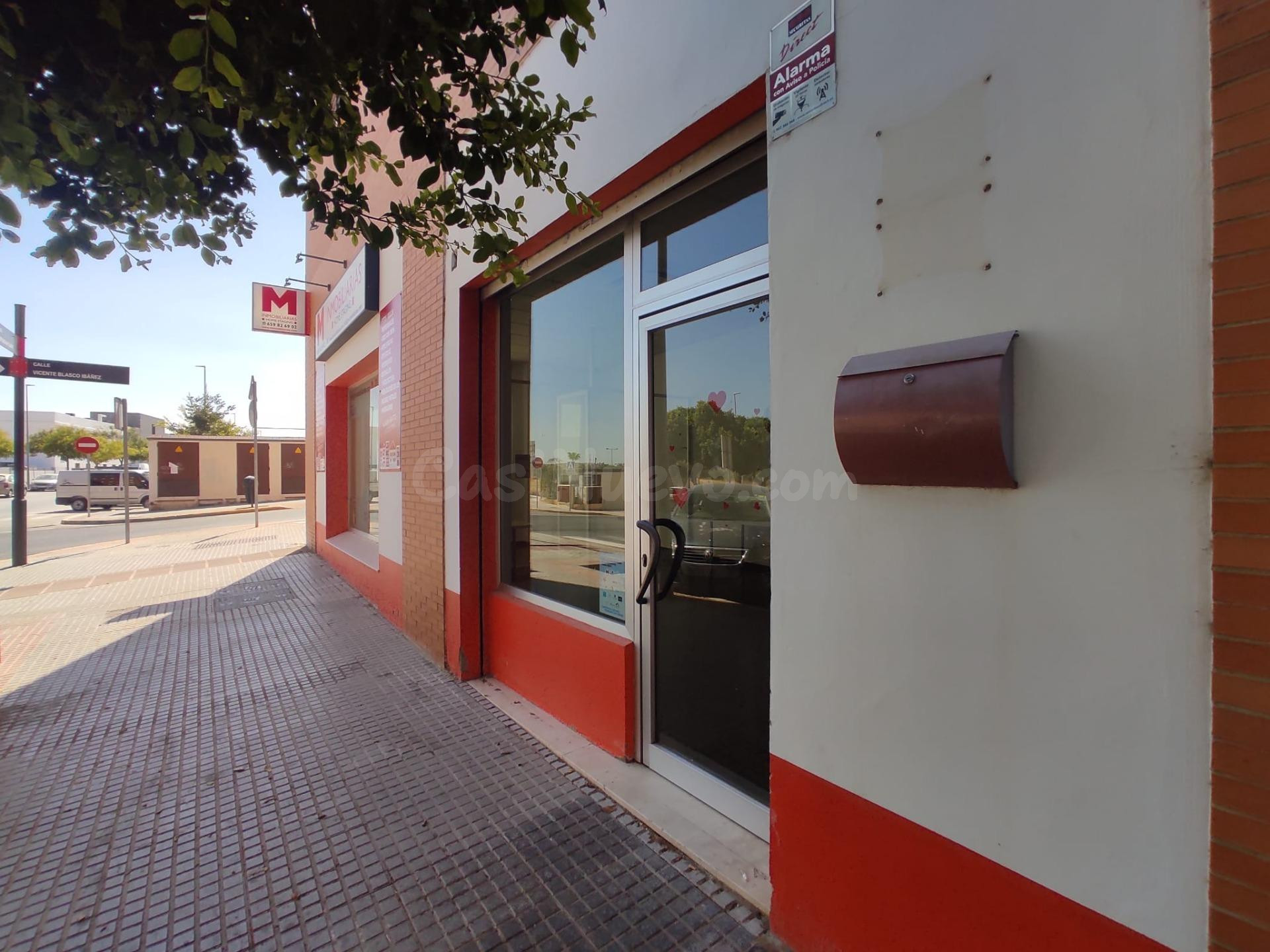 LOCAL COMERCIAL EN ALQUILER EN ARCO NORTE – ESQUINA, MUY LUM