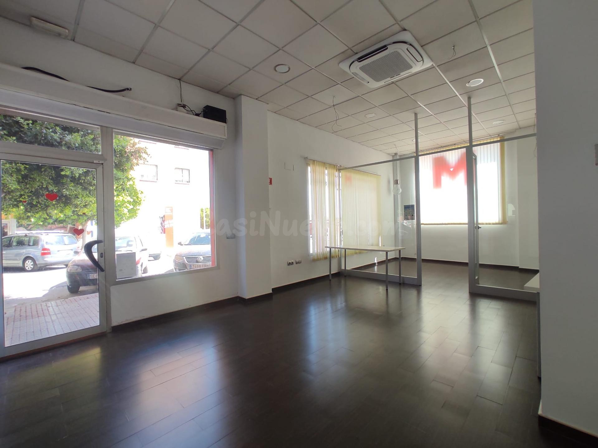 LOCAL COMERCIAL EN ALQUILER EN ARCO NORTE – ESQUINA, MUY LUM - foto 2