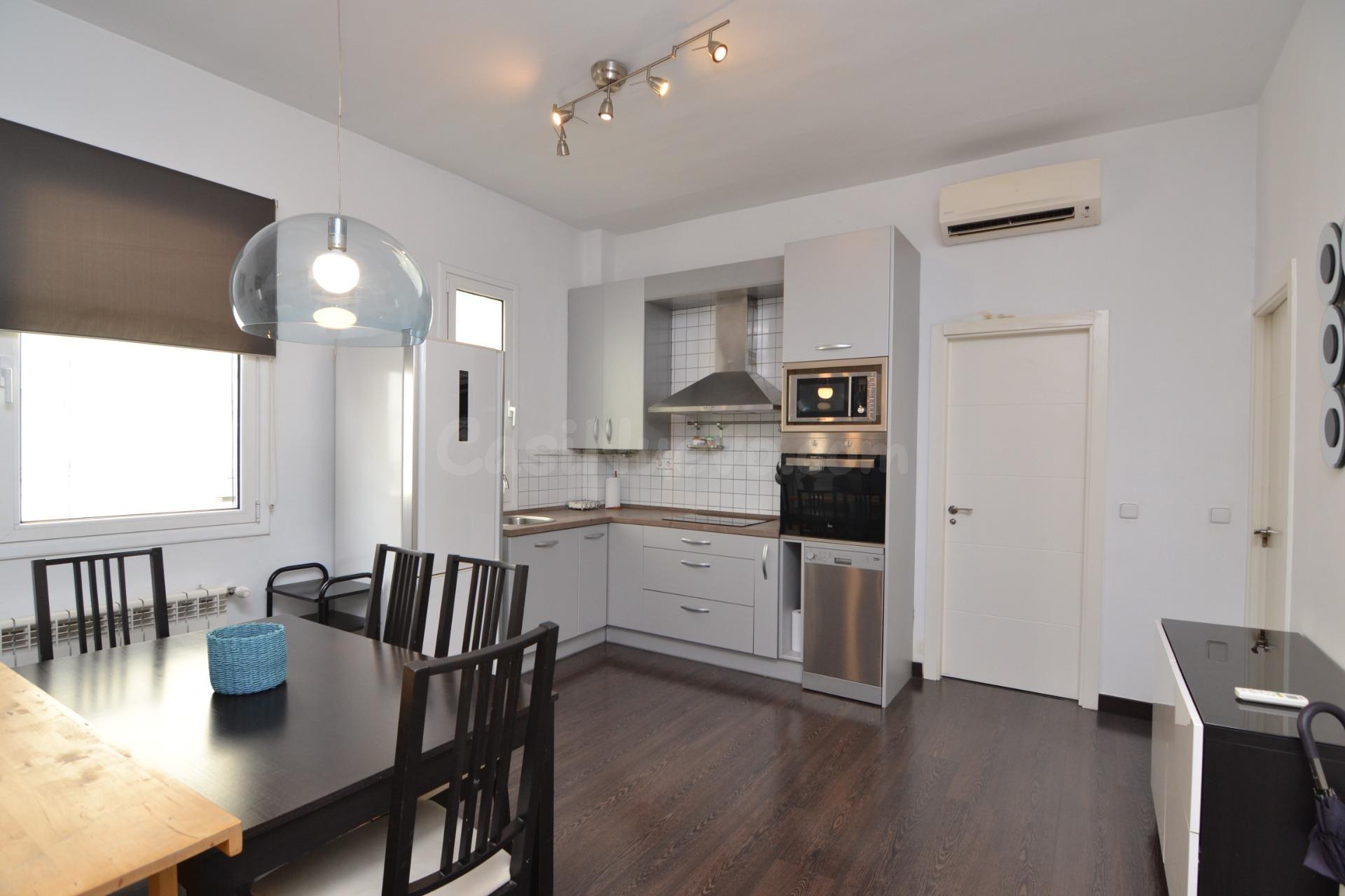 VIVIENDA DE 3 DORMITORIOS EN CHAMBERI