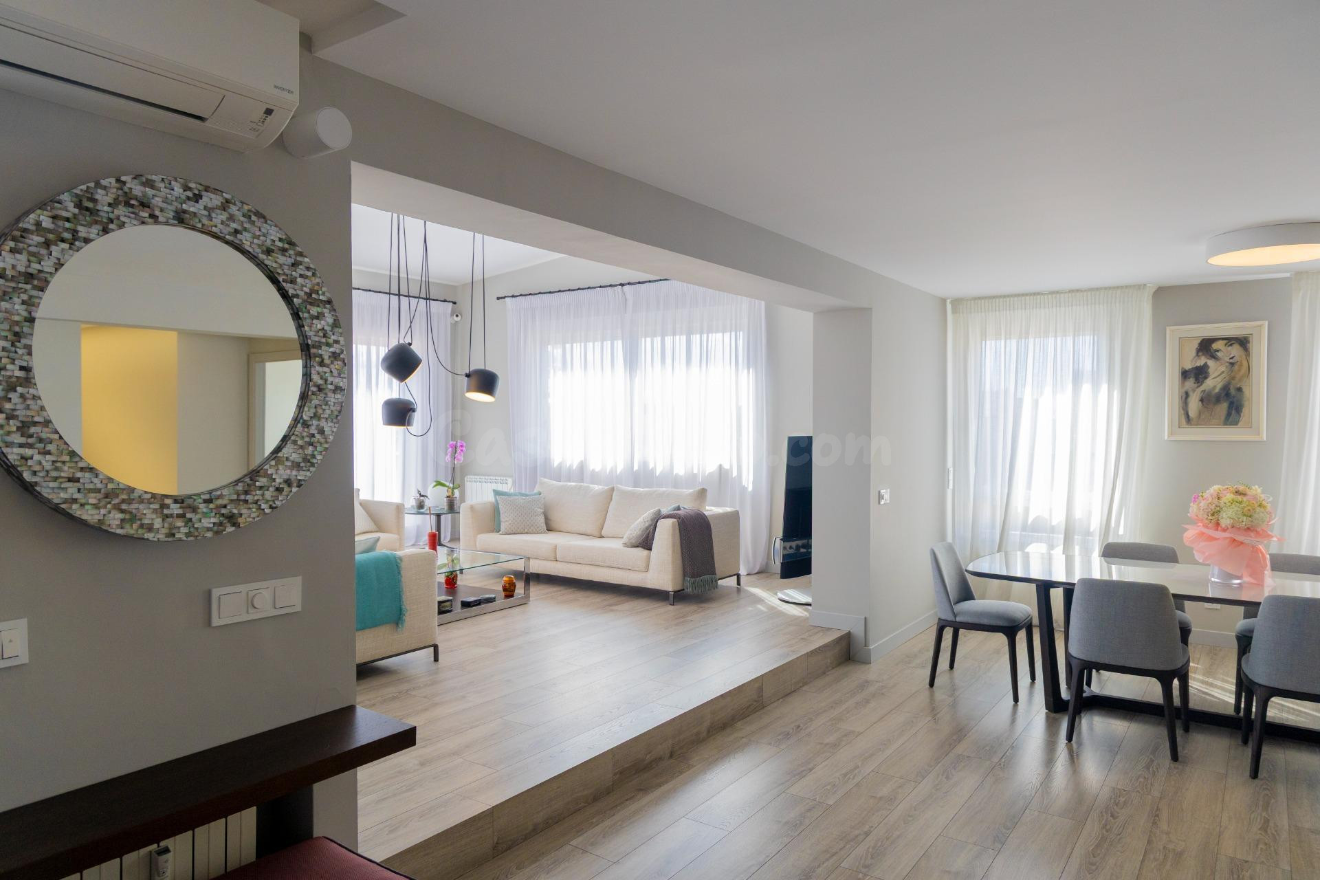Ático dúplex exclusivo con terraza 360º en Chamberí — lujo, privacidad y vistas únicas en Madrid - foto 4