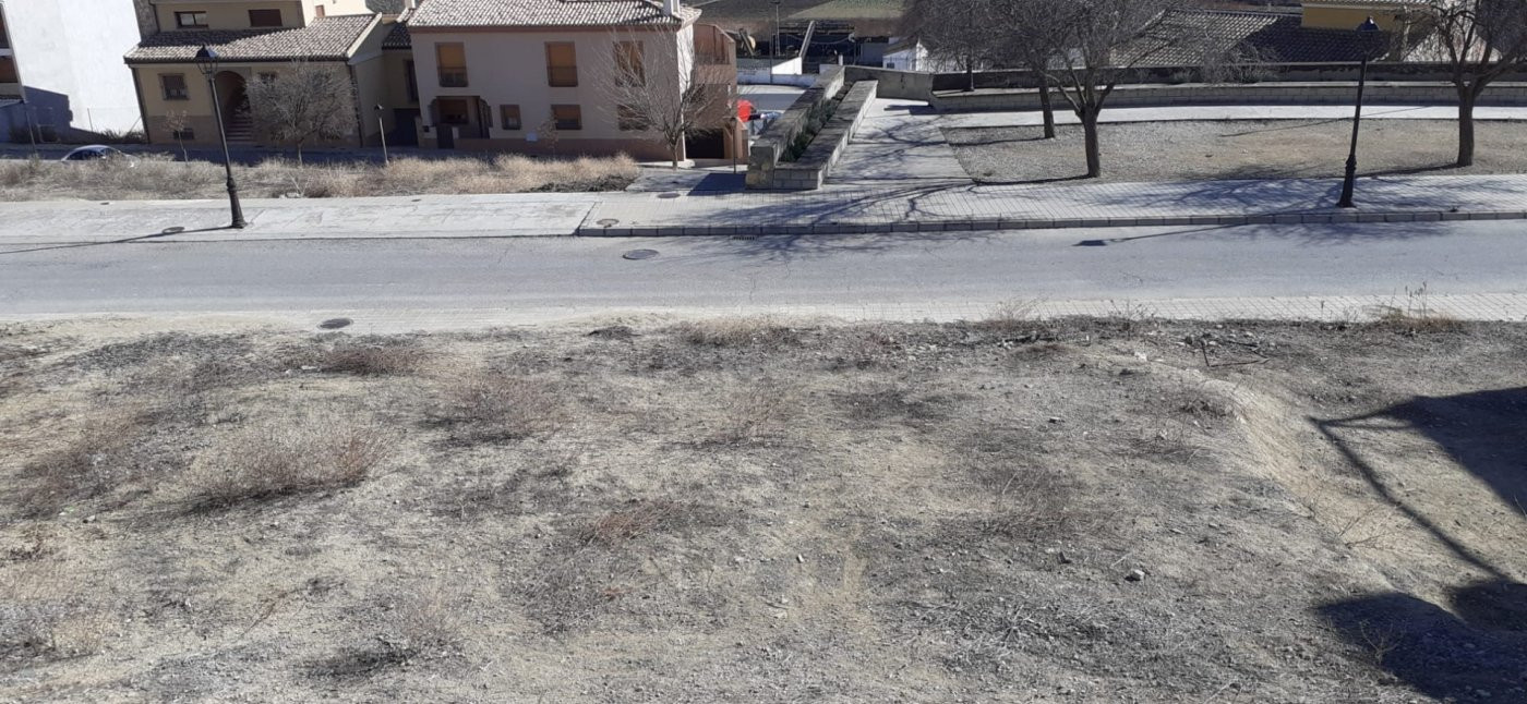 Inmejorable terreno con 2 frentes para la casa de tus sueños