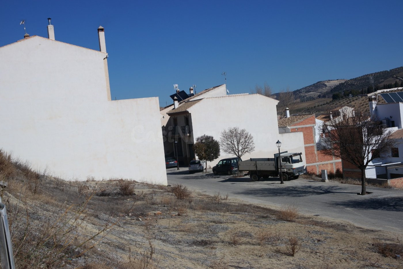 Inmejorable terreno con 2 frentes para la casa de tus sueños - foto 4