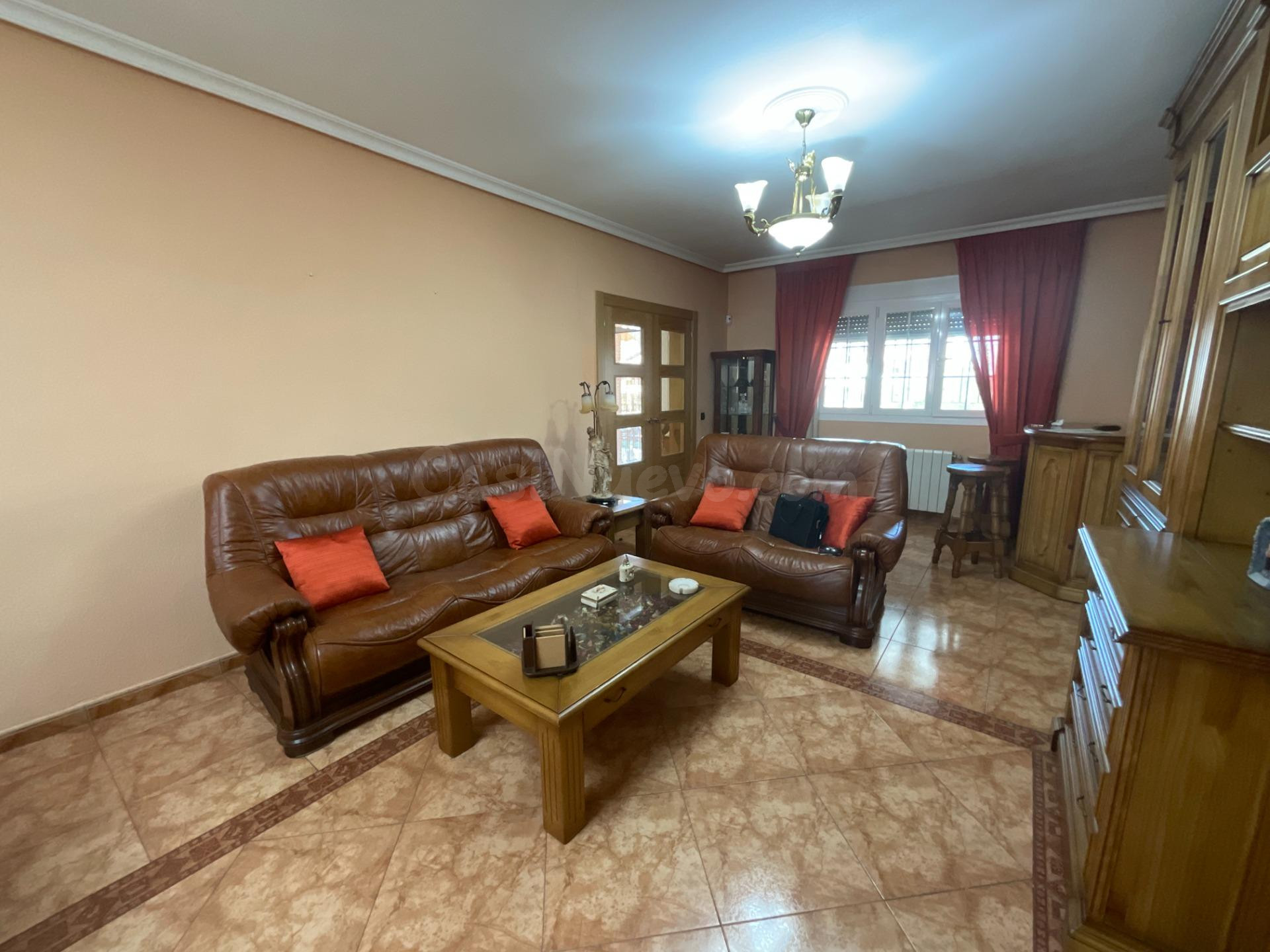 ¡Casa en Villaluenga de la Sagra por solo €379,000! ✨ - foto 4