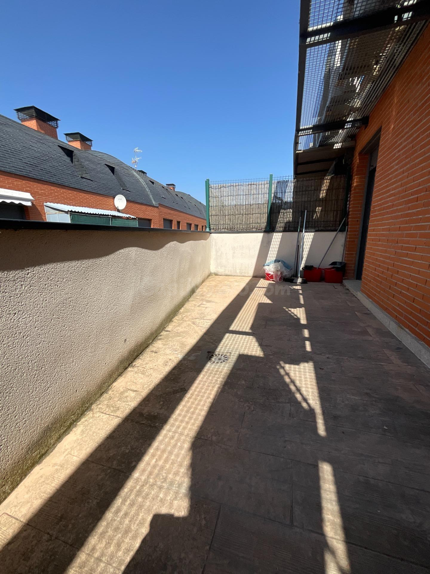 DUPLEX TOTALMENTE EQUIPADO CON TERRAZA - foto 2