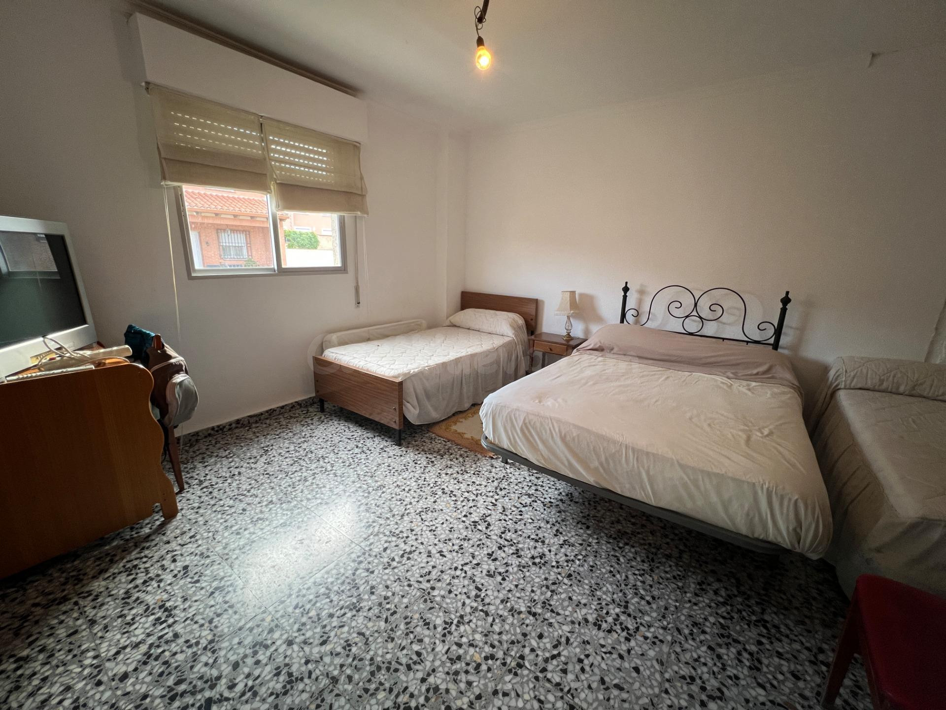 Chalet independiente con parcela de 1.137 m2 - foto 5