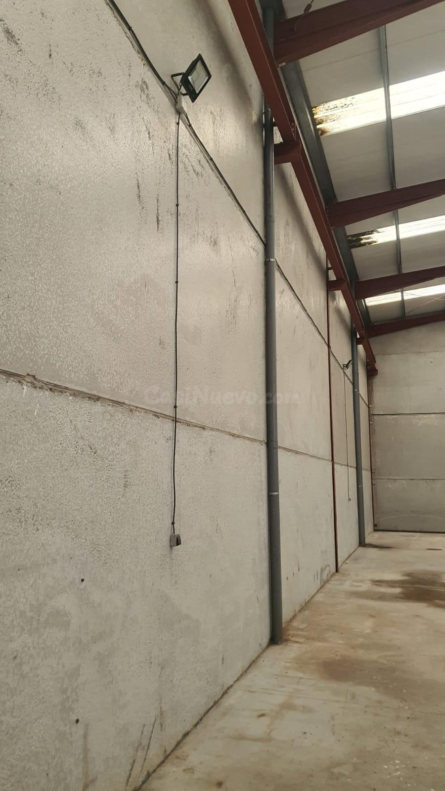 Nave industrial 600m² en venta - Carracedelo