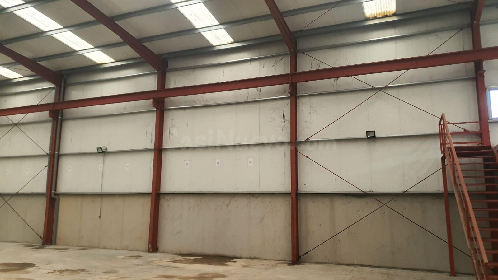 Nave industrial 600m² en venta - Carracedelo - foto 2