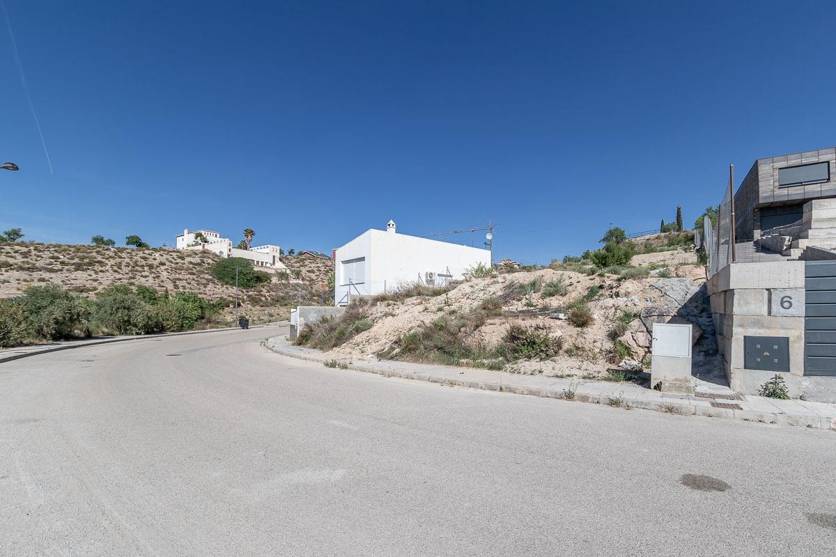 SOLAR URBANO EN ALTOS DE LA ZUBIA CON MAGNÍFICAS VISTAS - foto 2