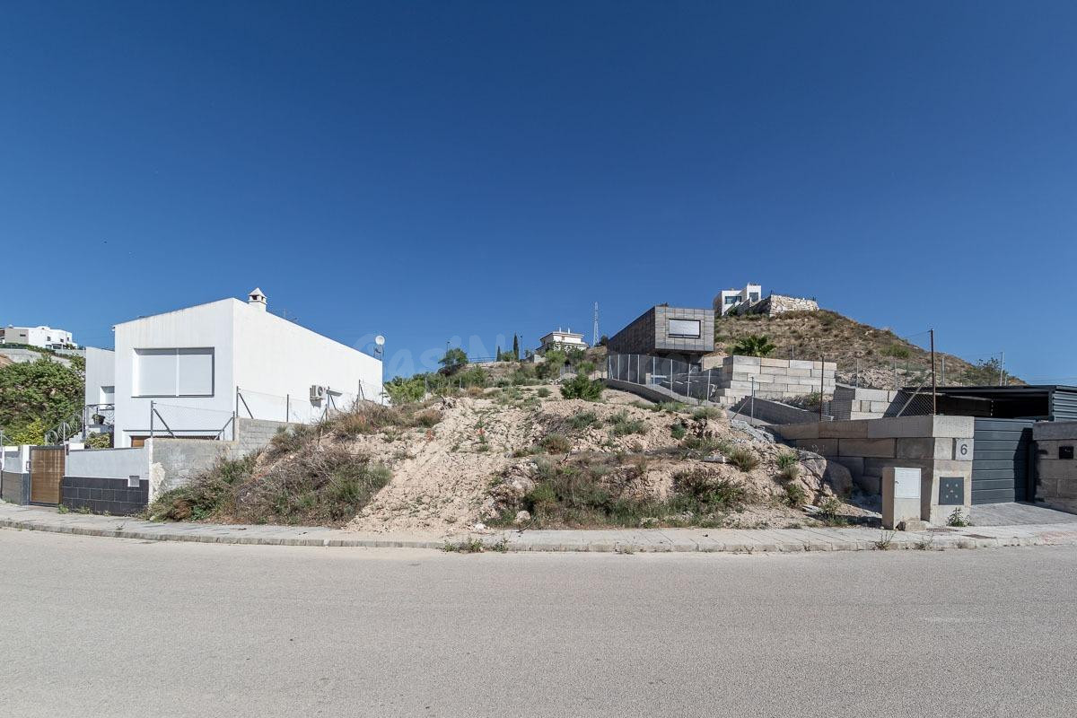 SOLAR URBANO EN ALTOS DE LA ZUBIA CON MAGNÍFICAS VISTAS - foto 3