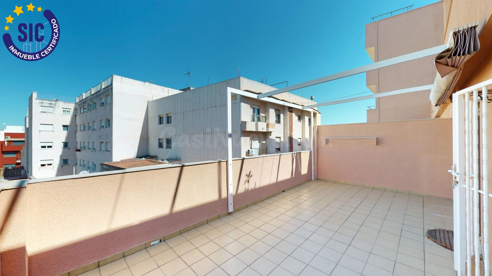 APARTAMENTO CON GRAN TERRAZA, GARAJE Y TRASTERO EN OLIVA - foto 2