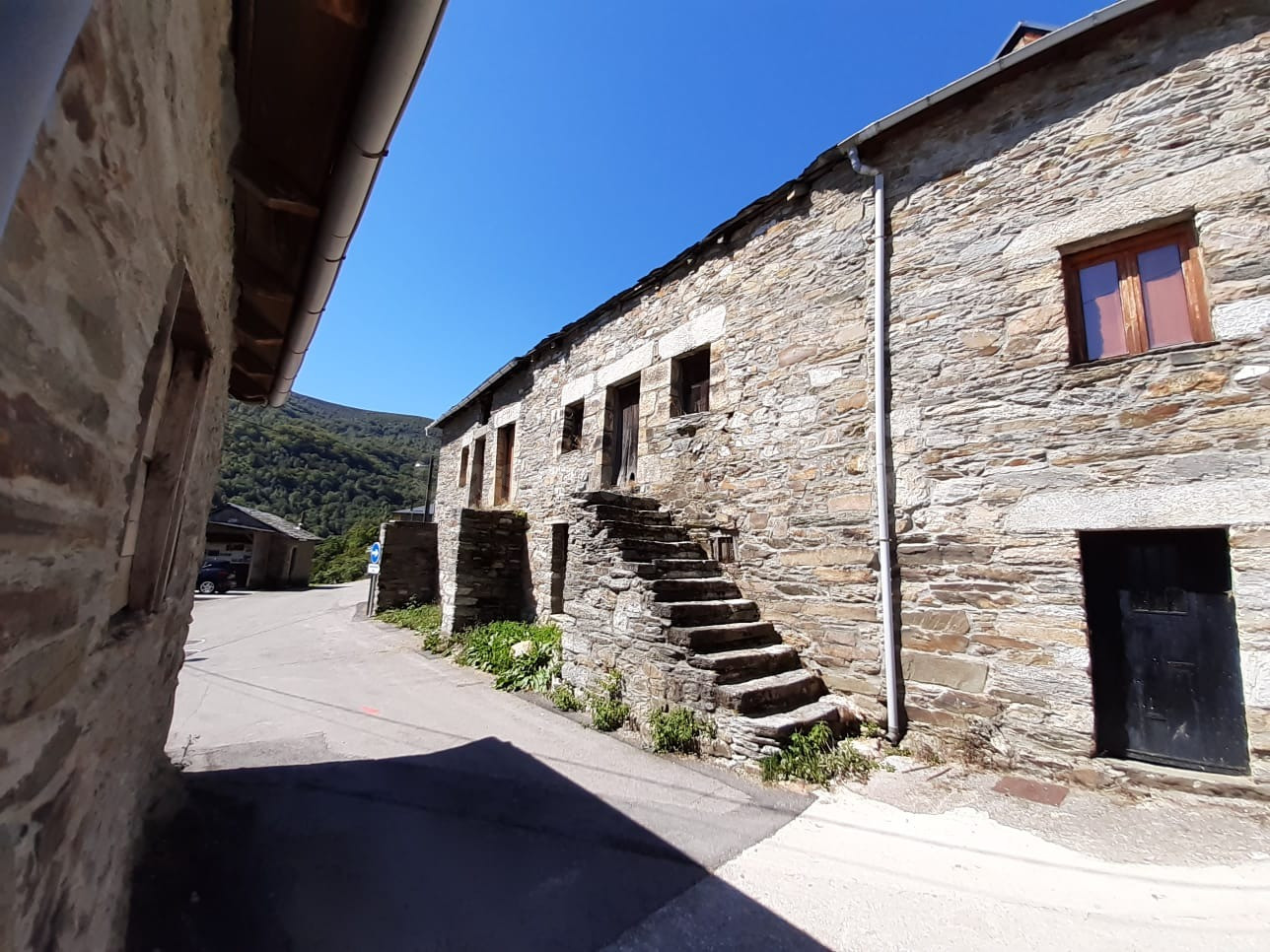 Casa 360m² en venta - León - Barjas