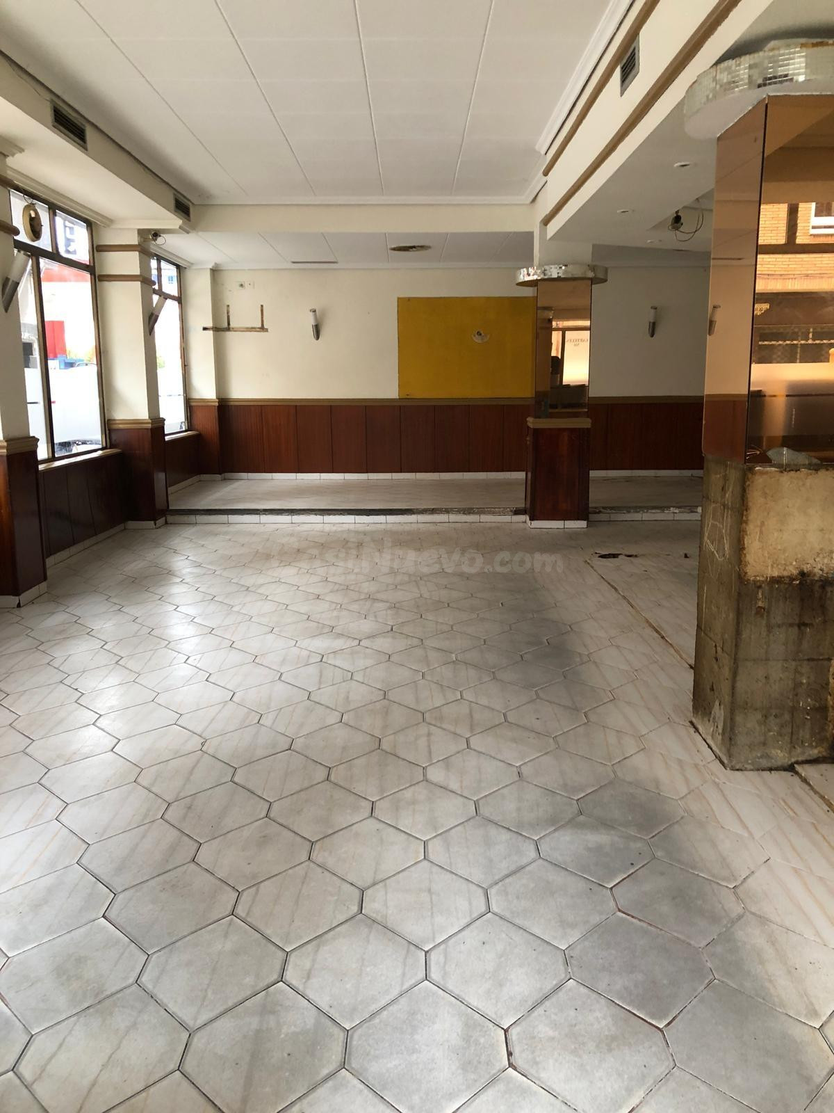 Local comercial 97m² en venta - Flores del sil