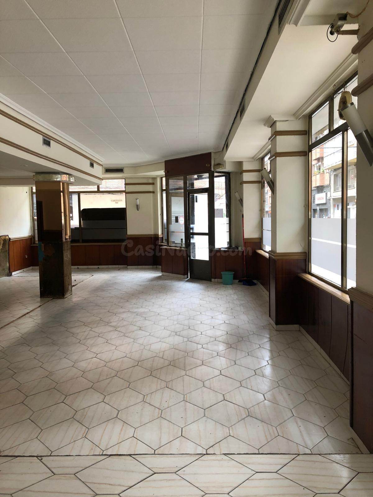 Local comercial 97m² en venta - Flores del sil - foto 2
