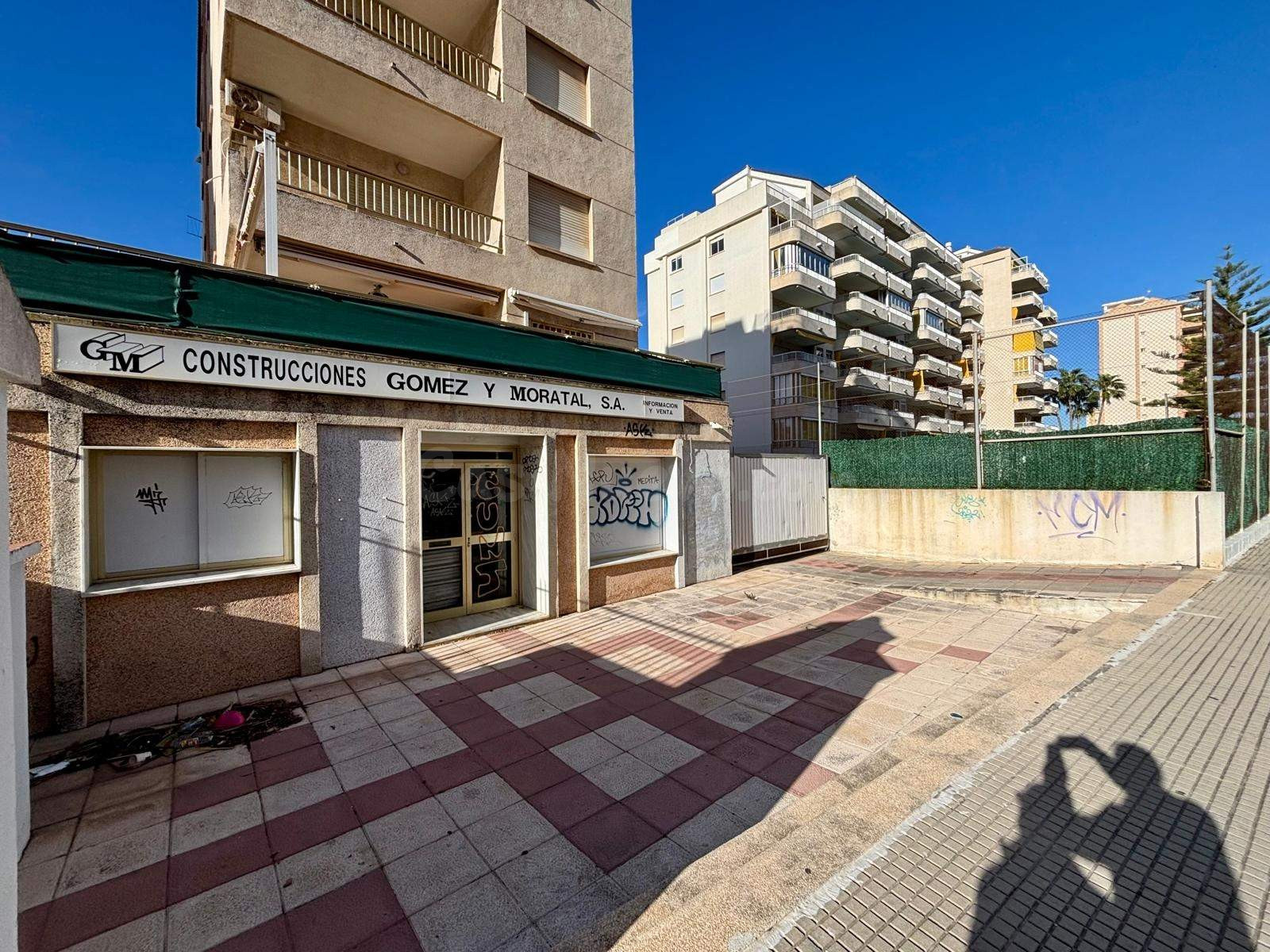 Local comercial y garaje en playa de Gandia calle Camp de Mo