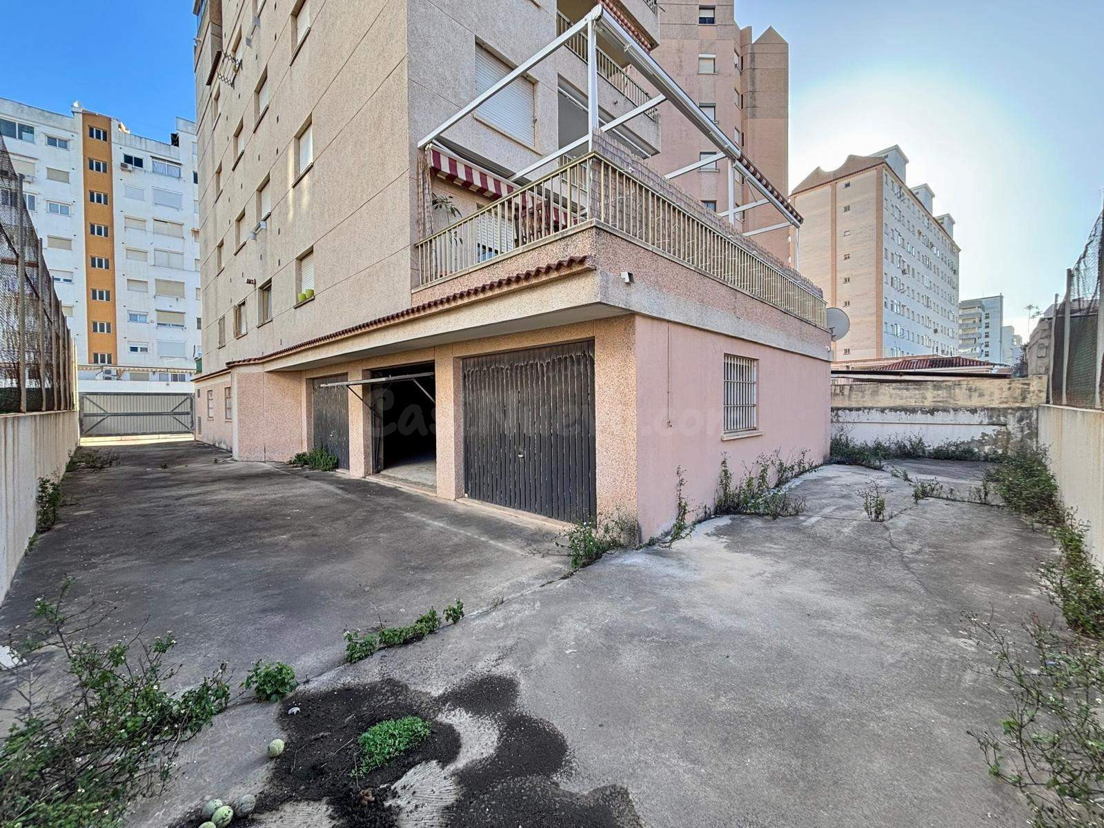 Local comercial y garaje en playa de Gandia calle Camp de Mo - foto 2