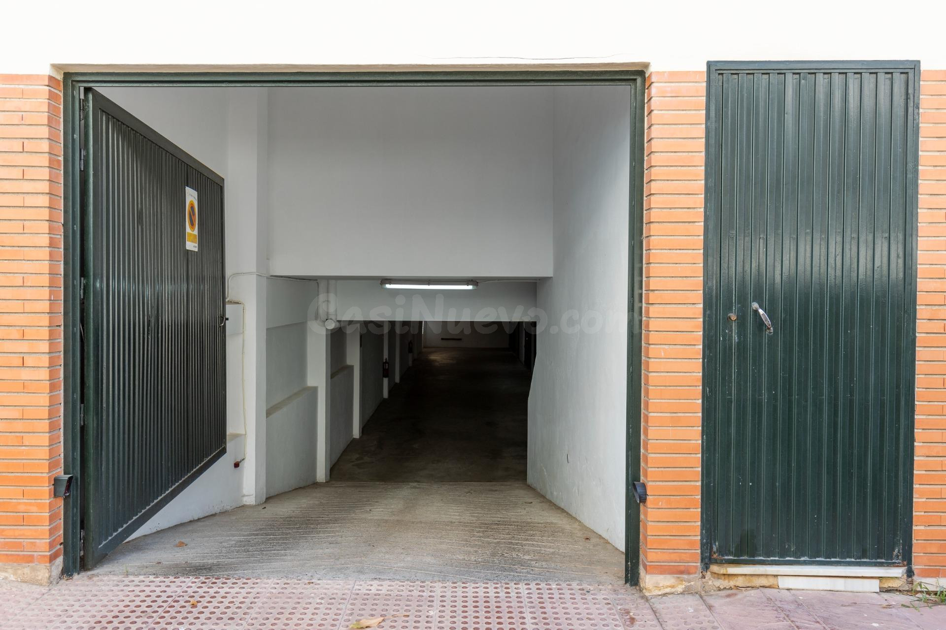 Garaje cerrado en Motril - foto 2