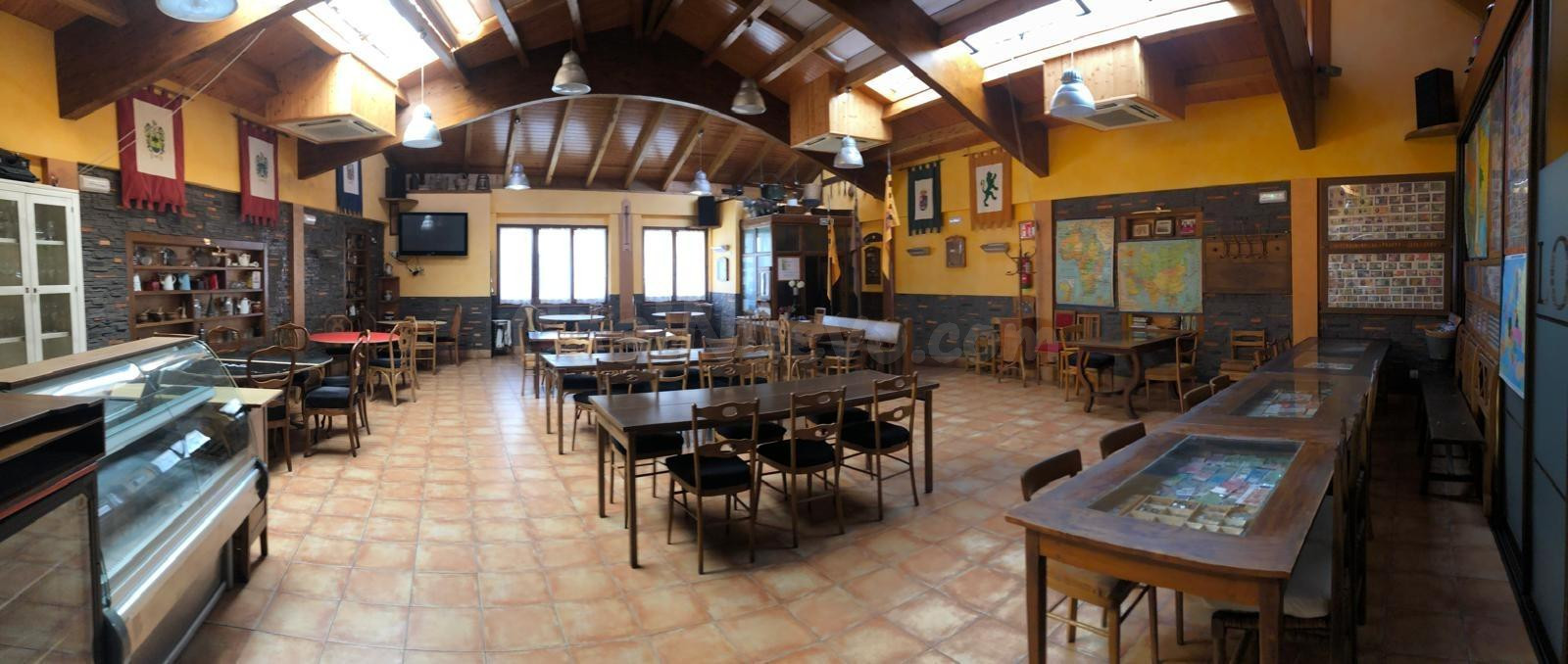 Restaurante Cafetería con Dos Viviendas para Explotar como Alojamiento en Pleno Camino de Santiago