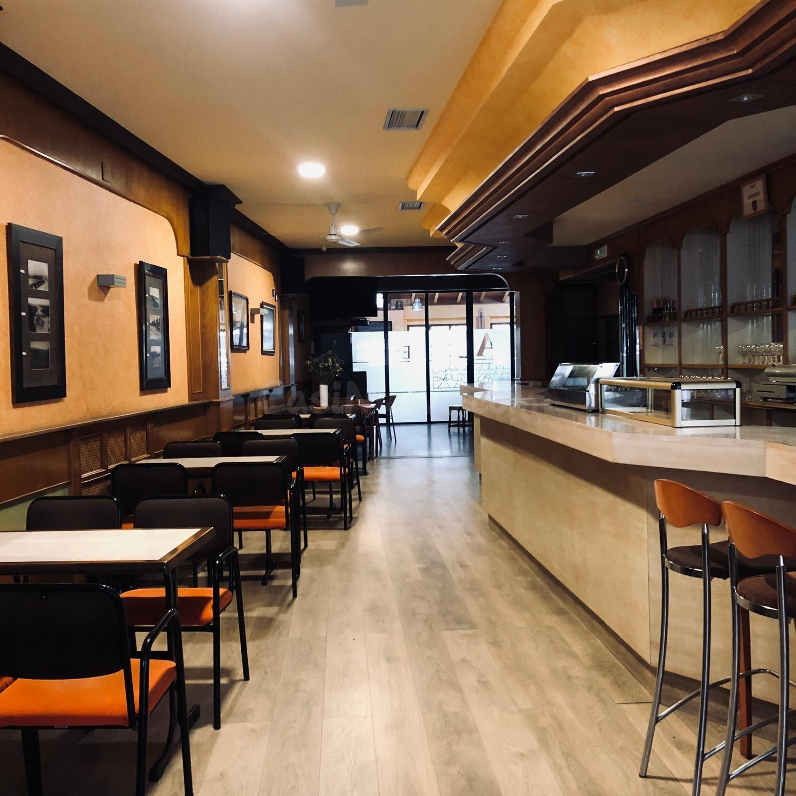 Restaurante Cafetería con Dos Viviendas para Explotar como Alojamiento en Pleno Camino de Santiago - foto 4