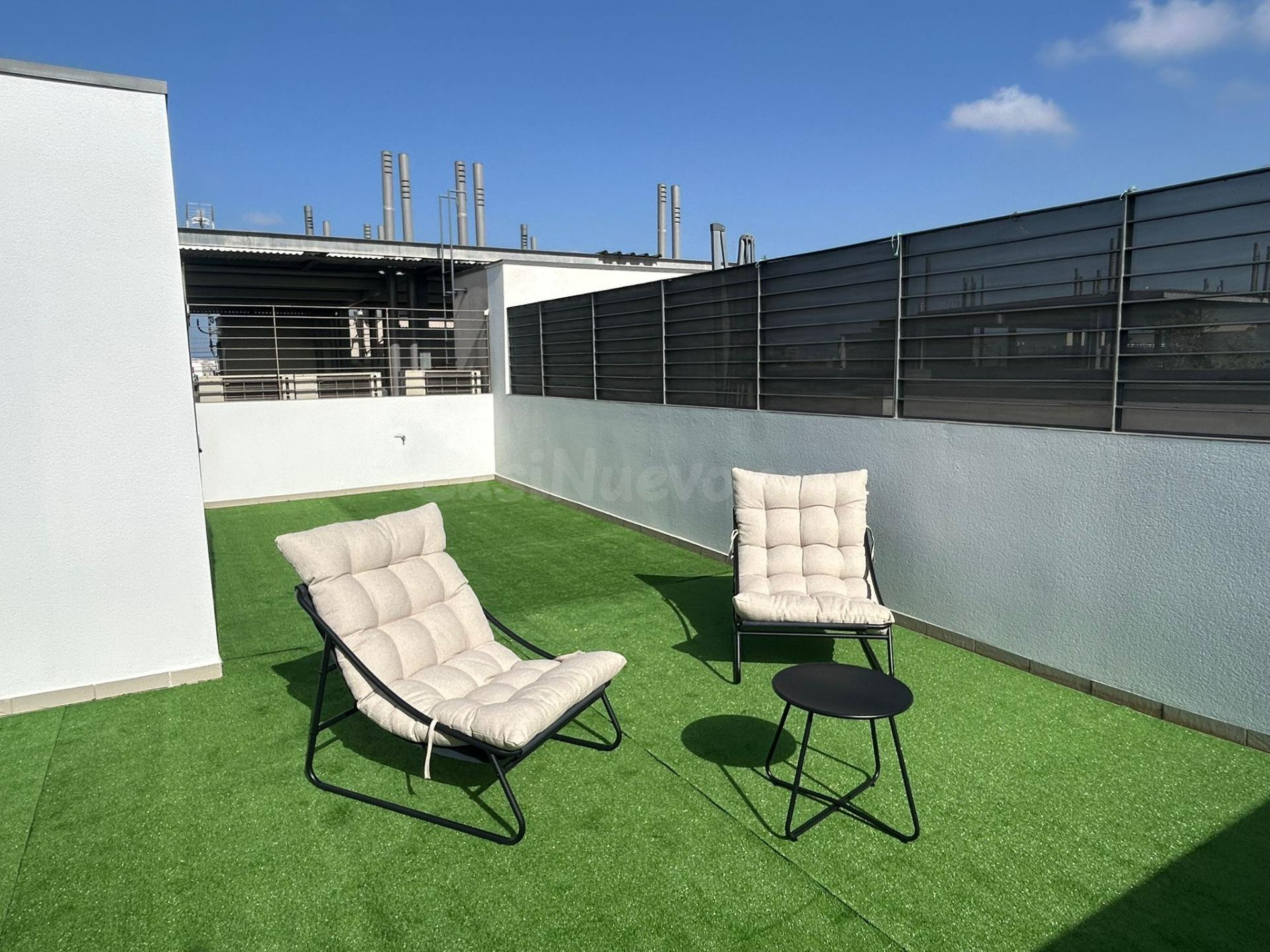LOFT-ÁTICO CON TERRAZA PRIVADA, PISCINA Y GARAJE EN ROS CASA