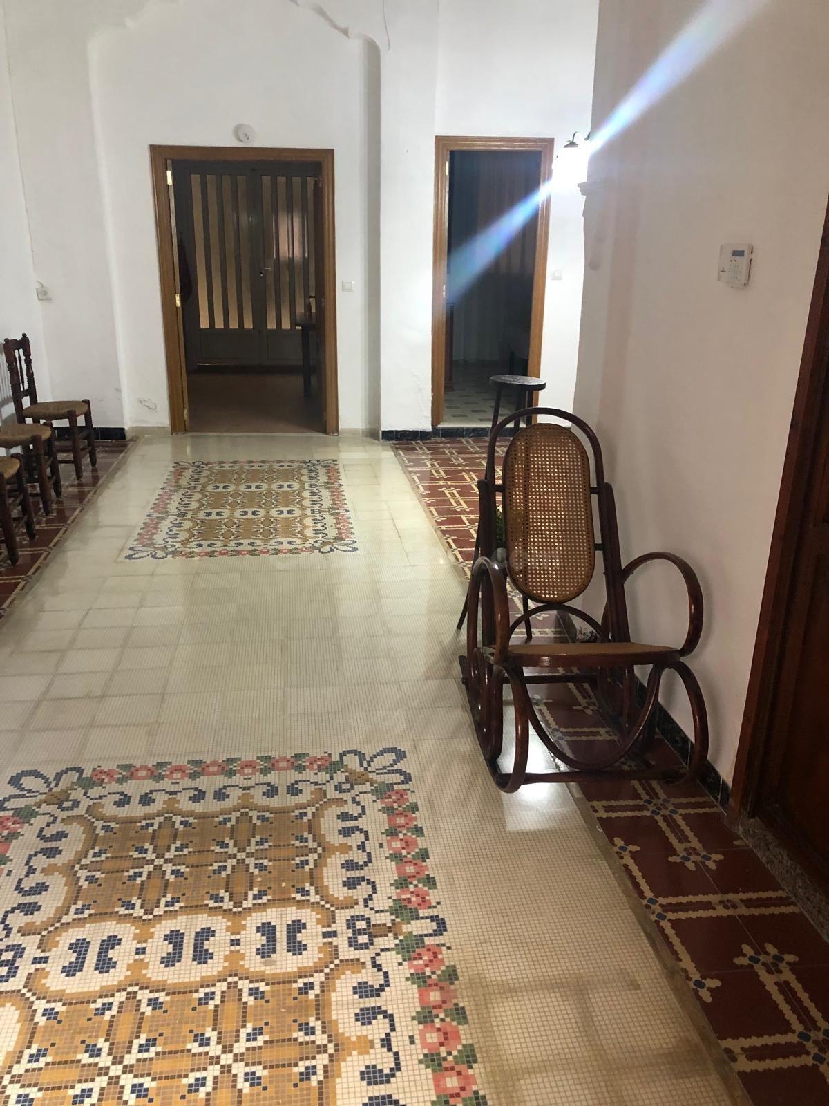 Casa típica valenciana de 232 m2 con patio, terraza y dos pl