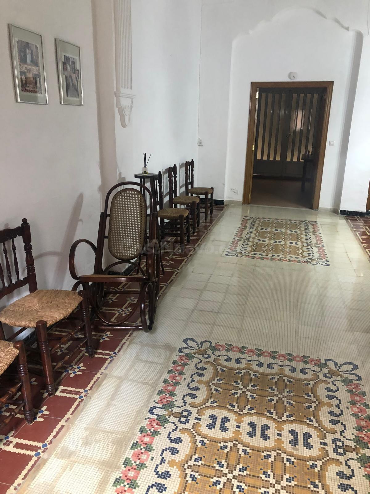 Casa típica valenciana de 232 m2 con patio, terraza y dos pl - foto 3
