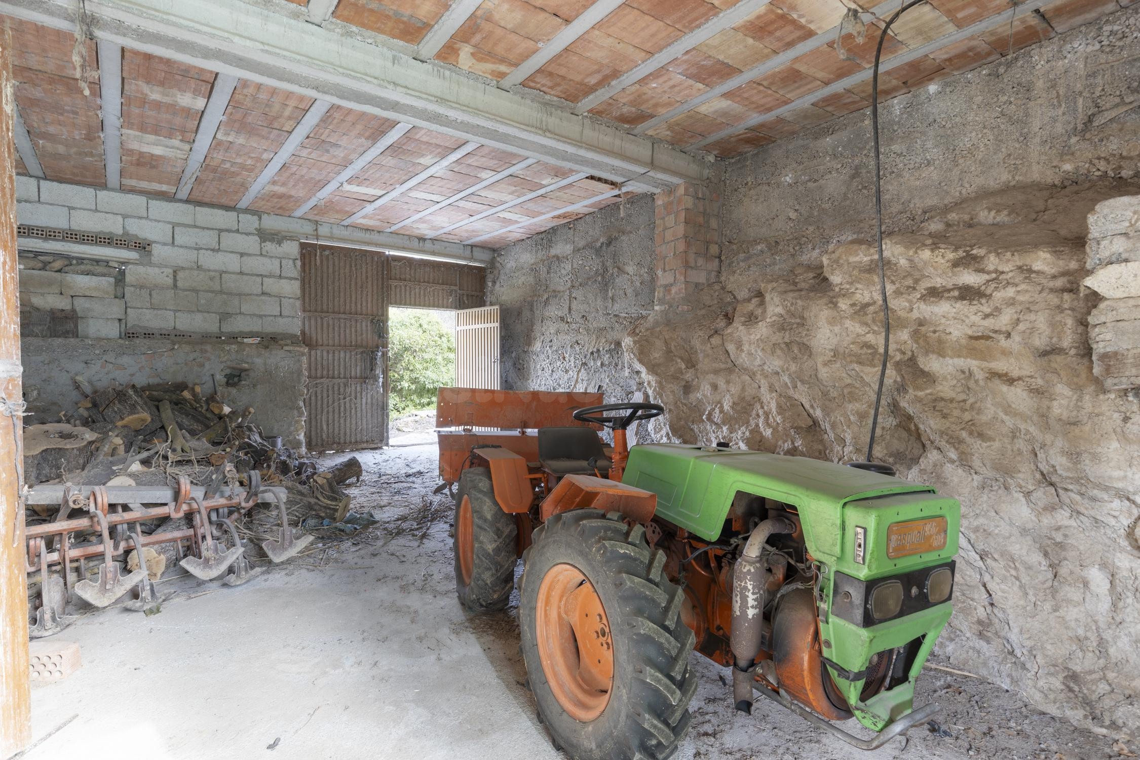 PARCELA CON NAVE DE APEROS EN PLENO VALLE DE LECRÍN - foto 2