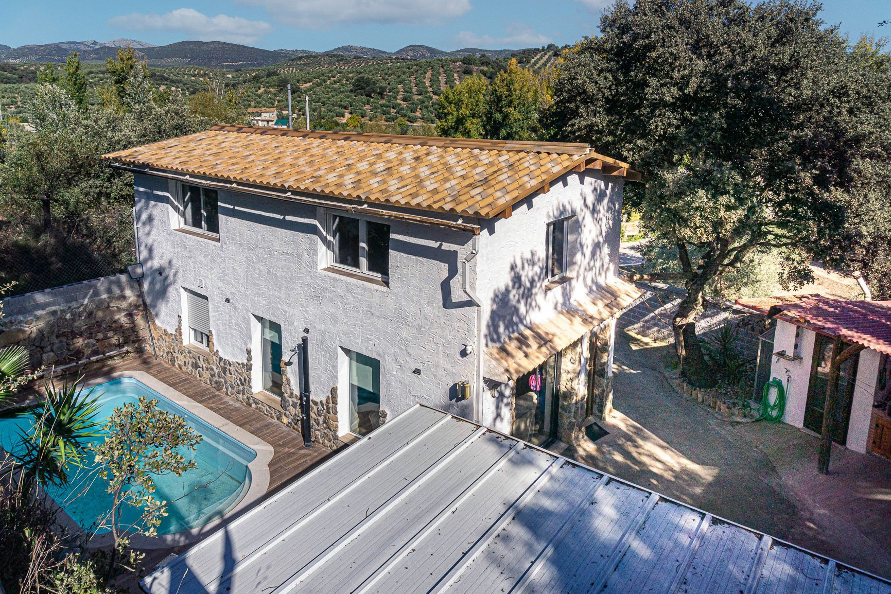 ESPECTACULAR CASA CON TERRENO EN LA SIERRA SUR - foto 2