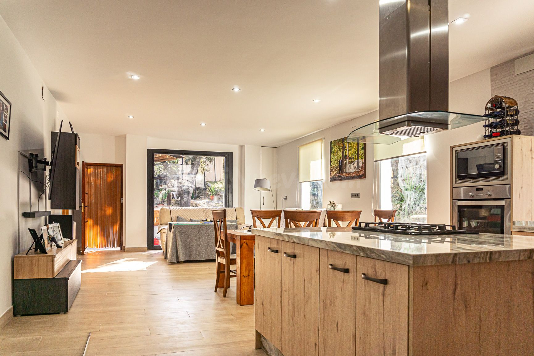 ESPECTACULAR CASA CON TERRENO EN LA SIERRA SUR - foto 3