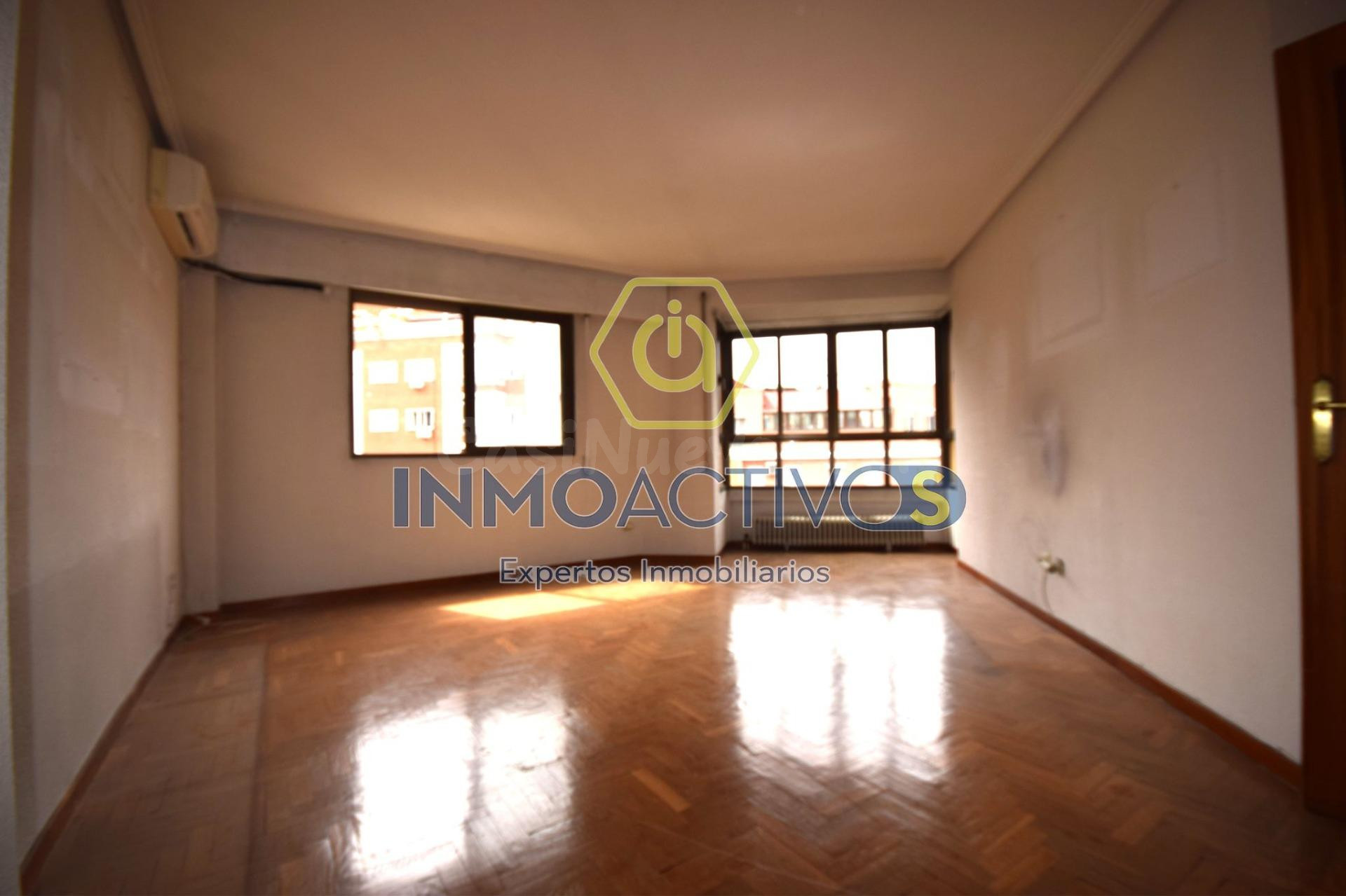 ¡ OPORTUNIDAD JUNTO A FRANCOS RODRÍGUEZ ! 3 DORM, 2 BAÑOS, GARAJE Y SIN HONORARIOS DE AGENCIA.