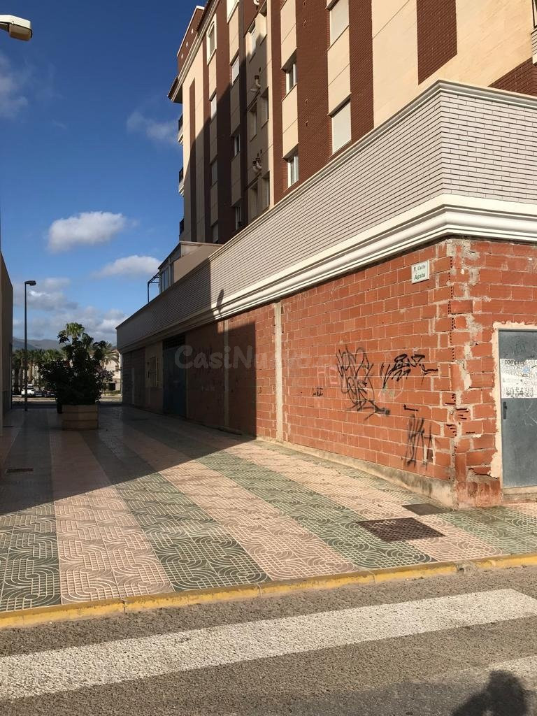 LOCAL COMERCIAL EN EL CORAZÓN DE LA GANGOSA - foto 5