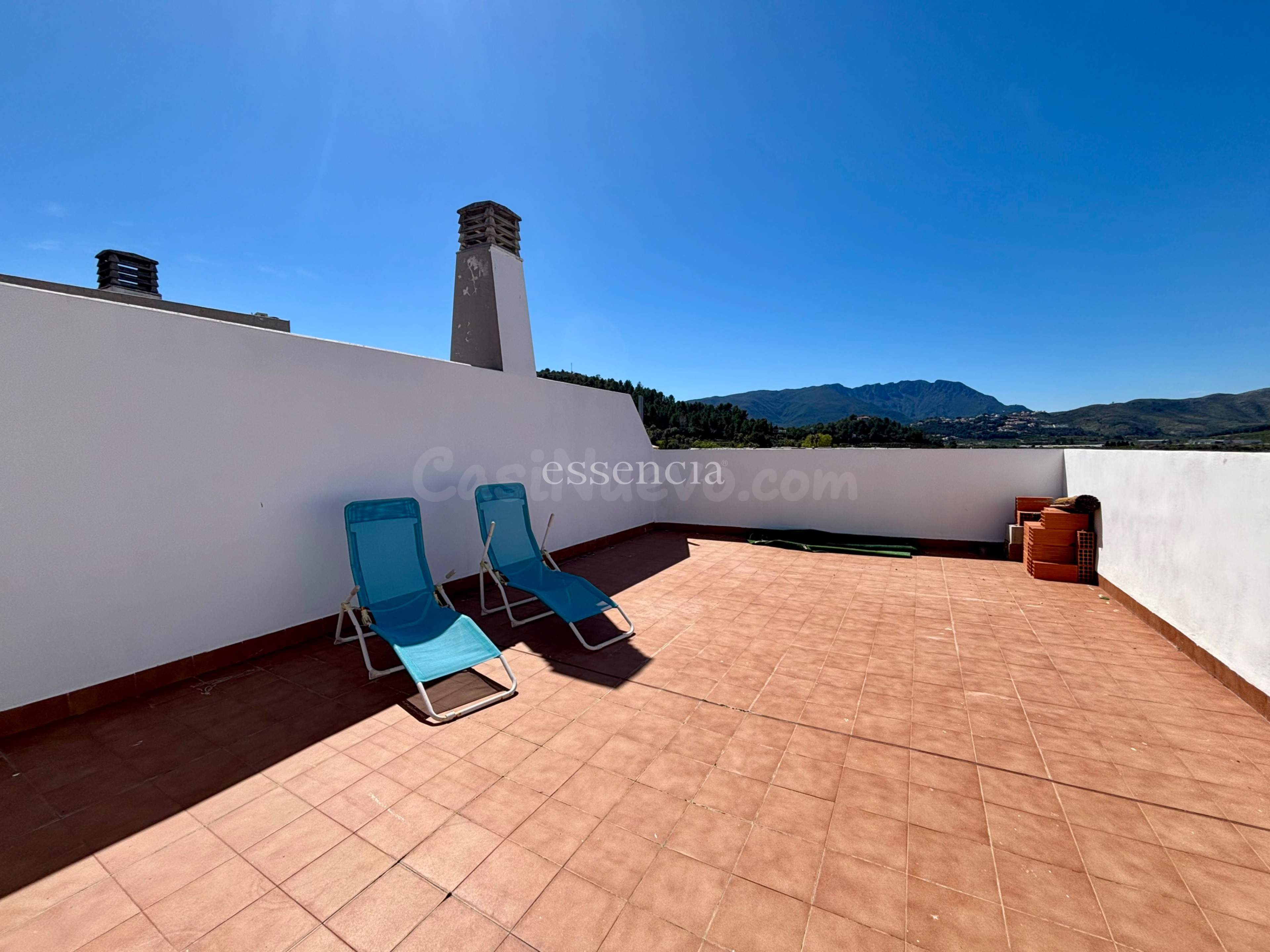 Atico duplex en Potries con amplia terraza garaje y trastero - foto 4
