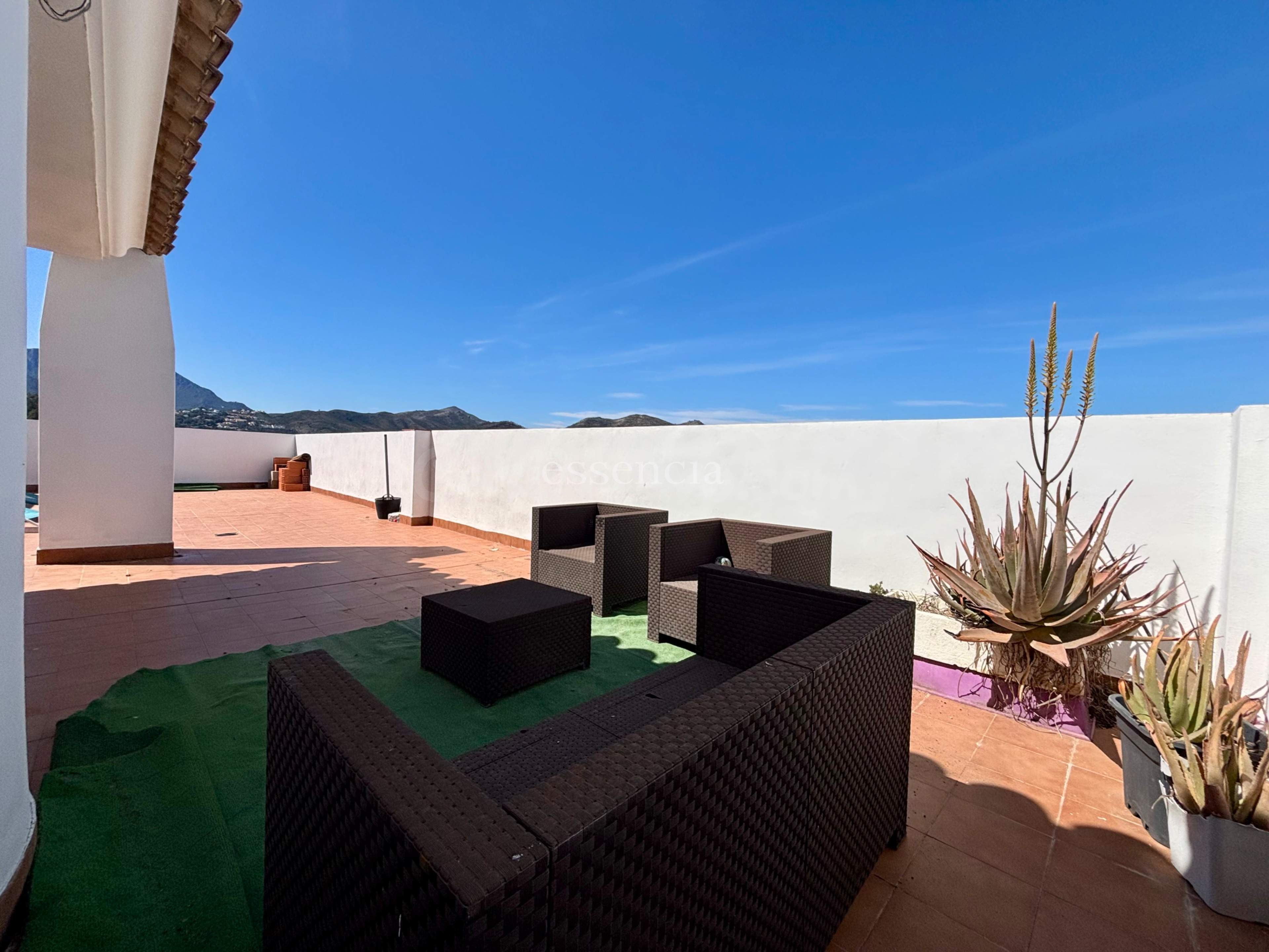 Atico duplex en Potries con amplia terraza garaje y trastero - foto 5