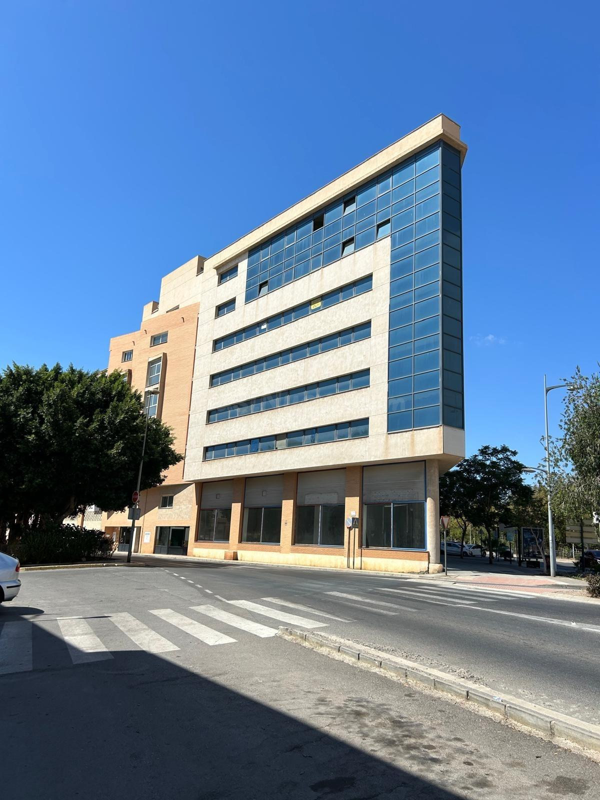 OFICINAS EN PLENO BULEVAR DE VICAR - foto 2