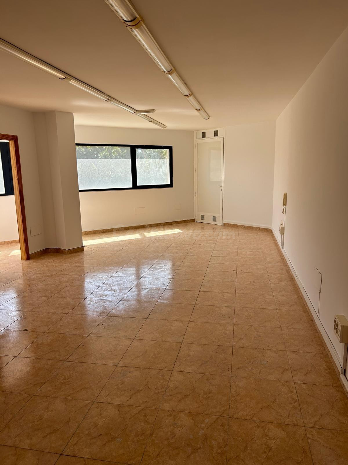 OFICINAS EN PLENO BULEVAR DE VICAR - foto 5