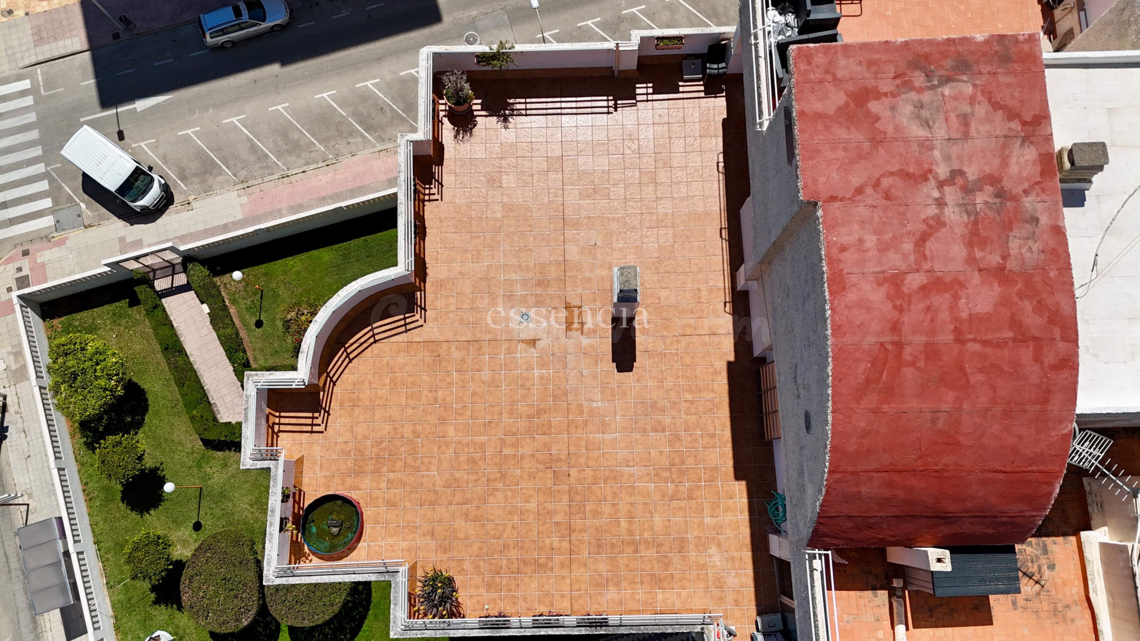 ÁTICO DÚPLEX ESPECTACULAR CON GRAN TERRAZA DE APROX. 100 M2  - foto 3
