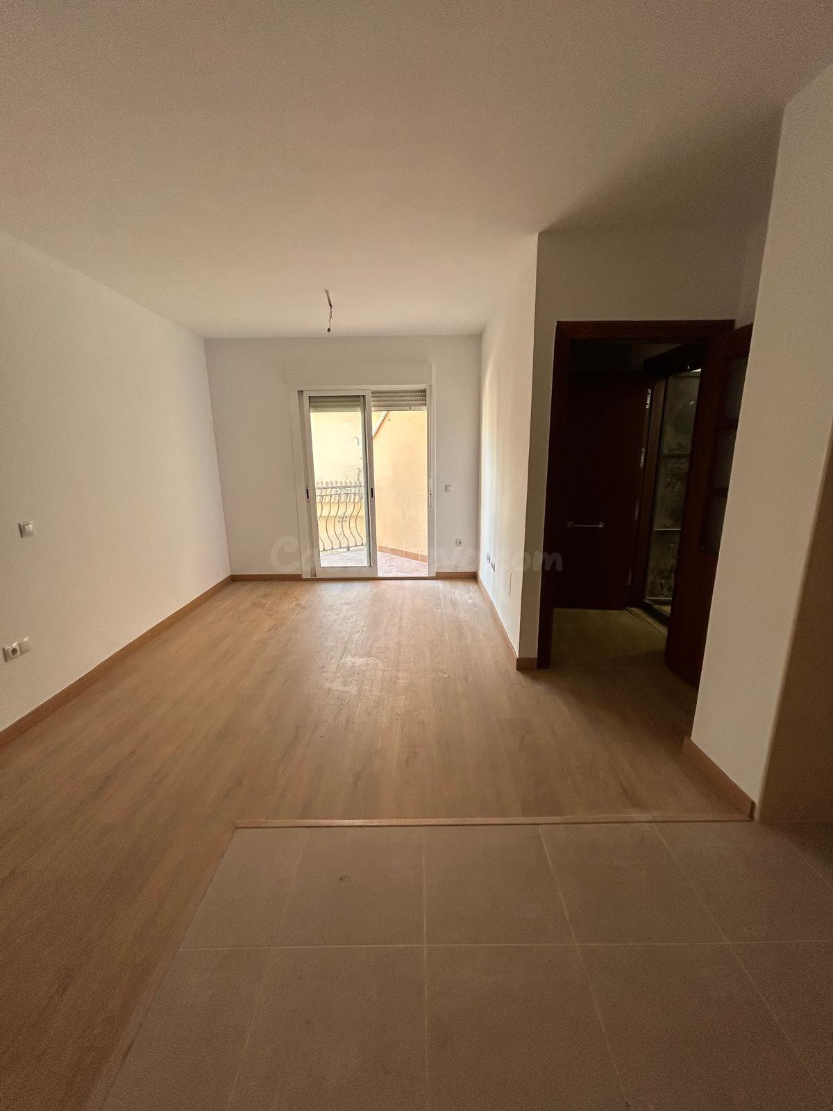 2 dormitorios con plaza de garaje en Las Marinas, ¡tu vivienda ideal! - foto 3