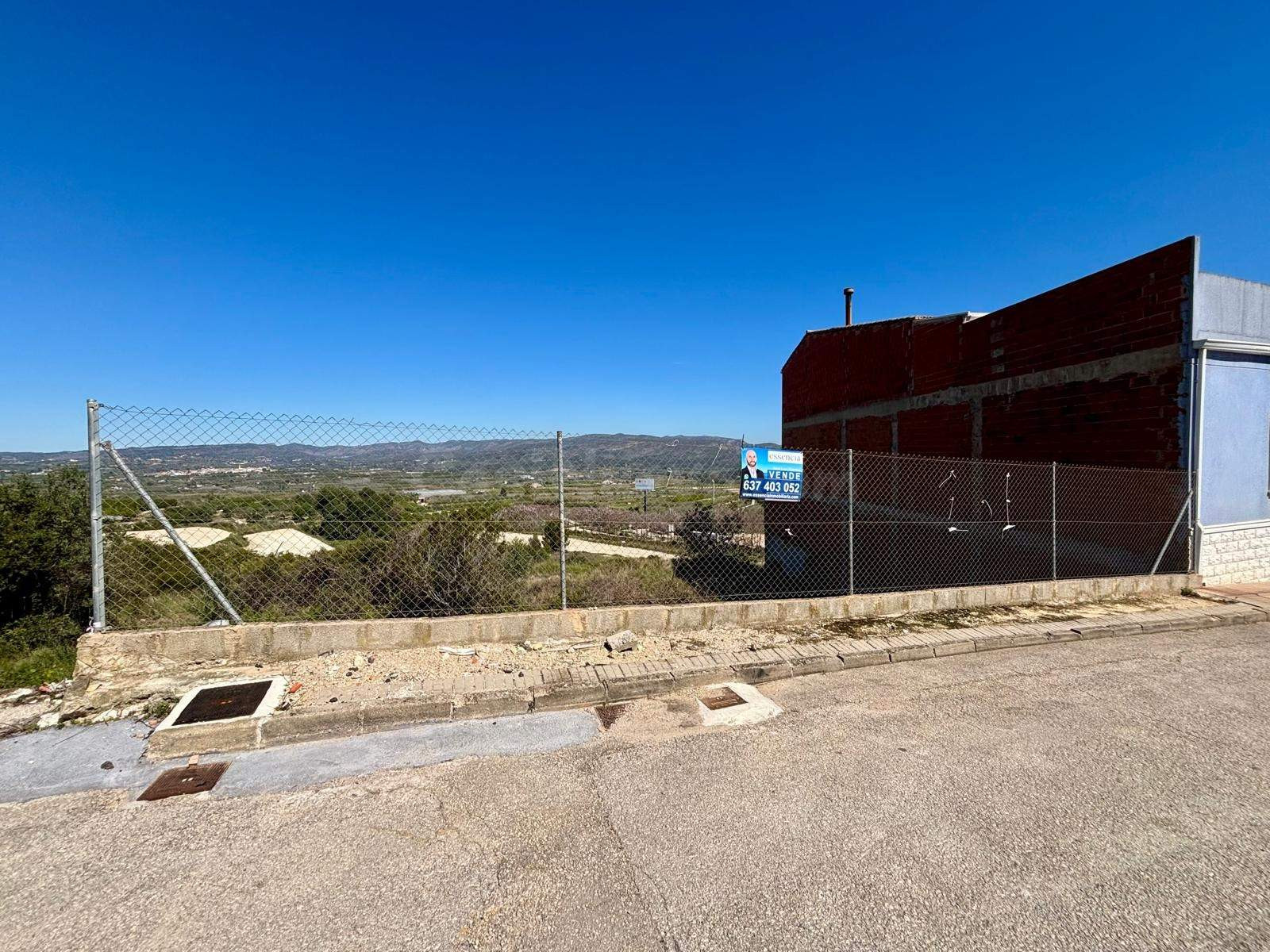 SOLAR DISPONIBLE EN MONTICHELVO – NATURALEZA, TRANQUILIDAD Y