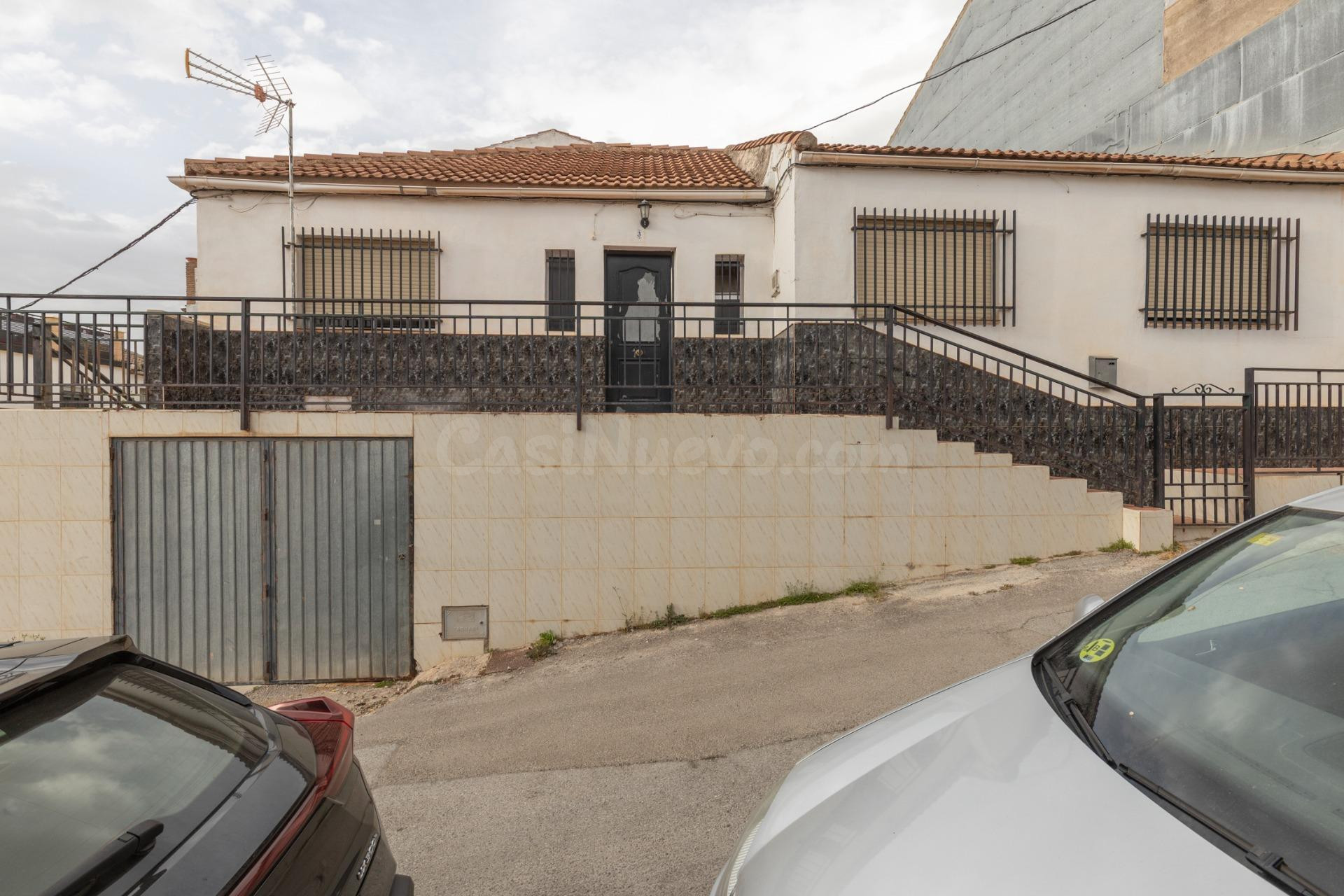 Título: Vivienda amplia con cochera y dos patios en zona cén - foto 4