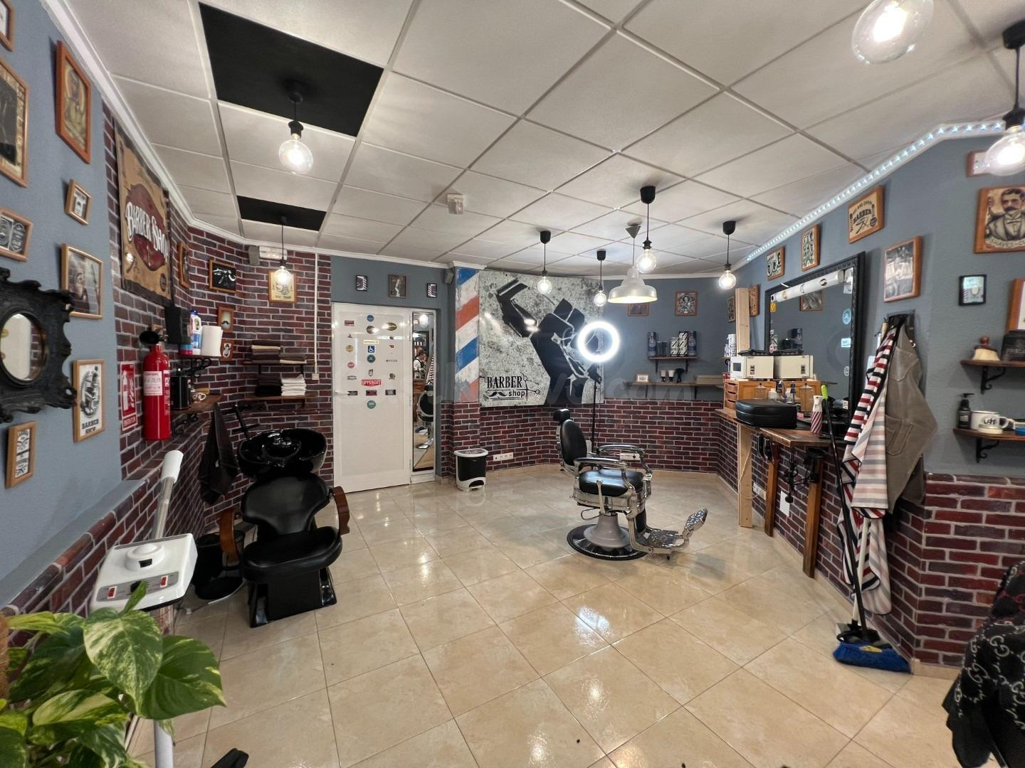 LOCAL COMERCIAL EN EL CENTRO DE GUARDAMAR DEL SEGURA - foto 4