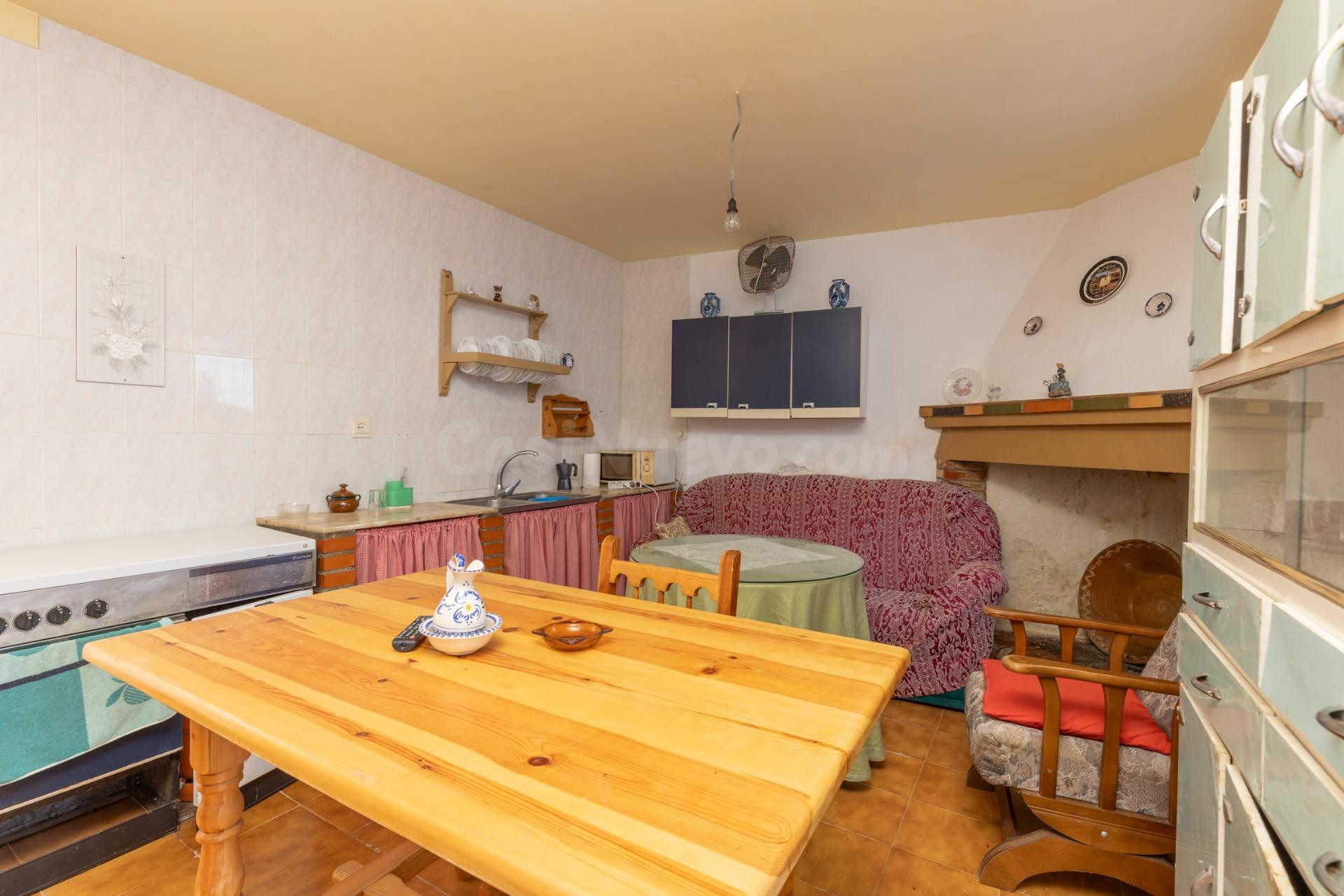 CASA PARA REFORMAR CENTRO ALBUÑUELAS 3 VIVIENDAS EN UNA - foto 2