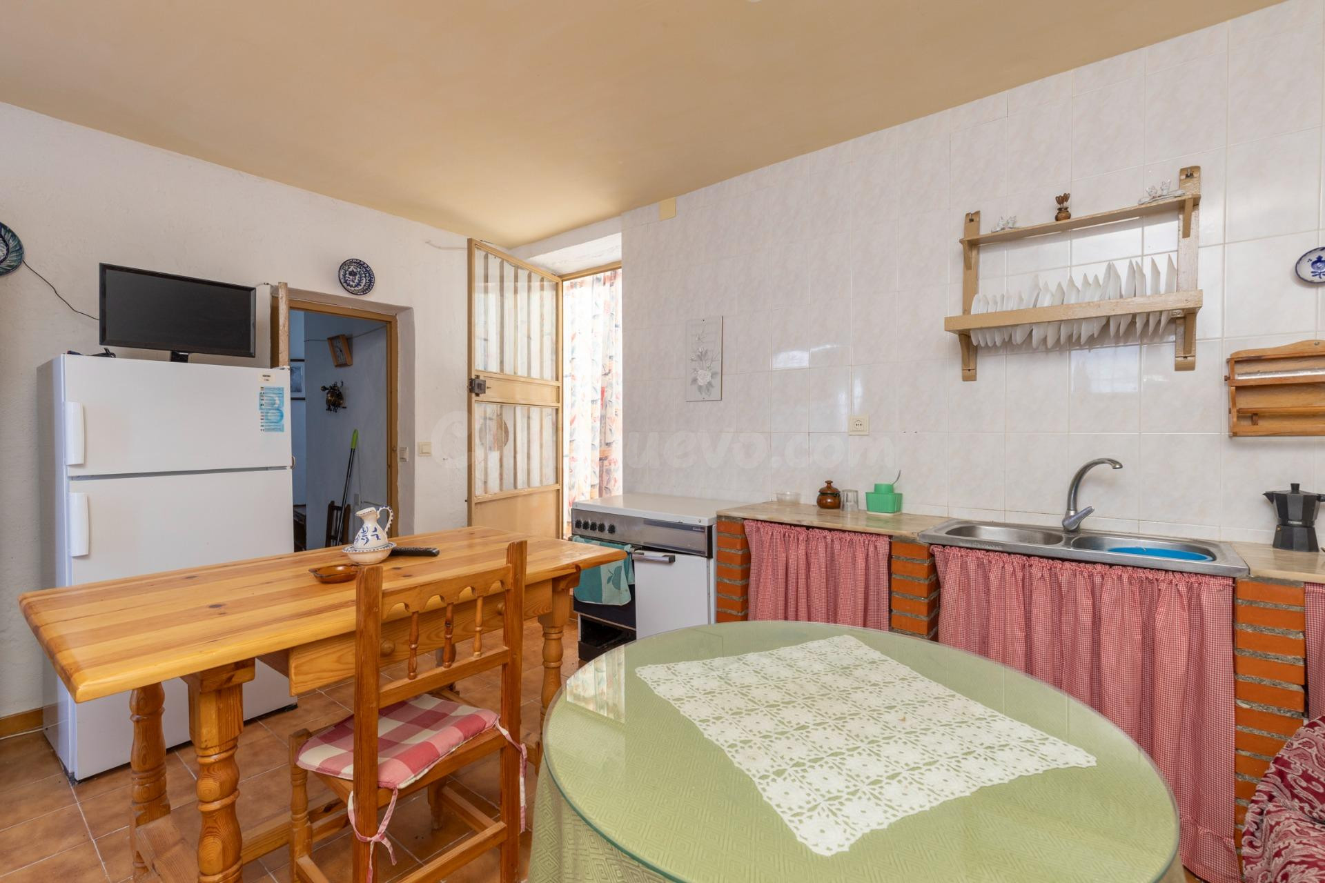 CASA PARA REFORMAR CENTRO ALBUÑUELAS 3 VIVIENDAS EN UNA - foto 3