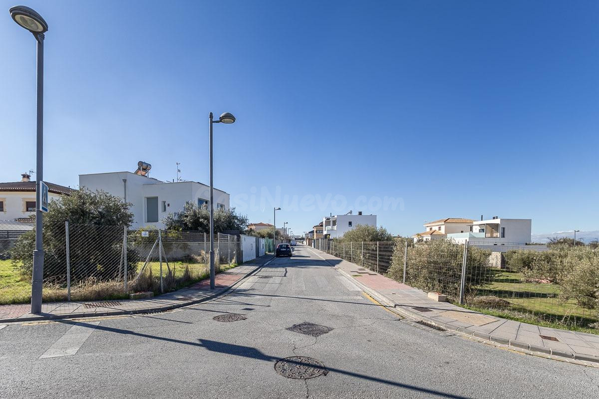 SOLAR CON USO RESIDENCIAL EN VENTA EN LA ZUBIA - foto 2